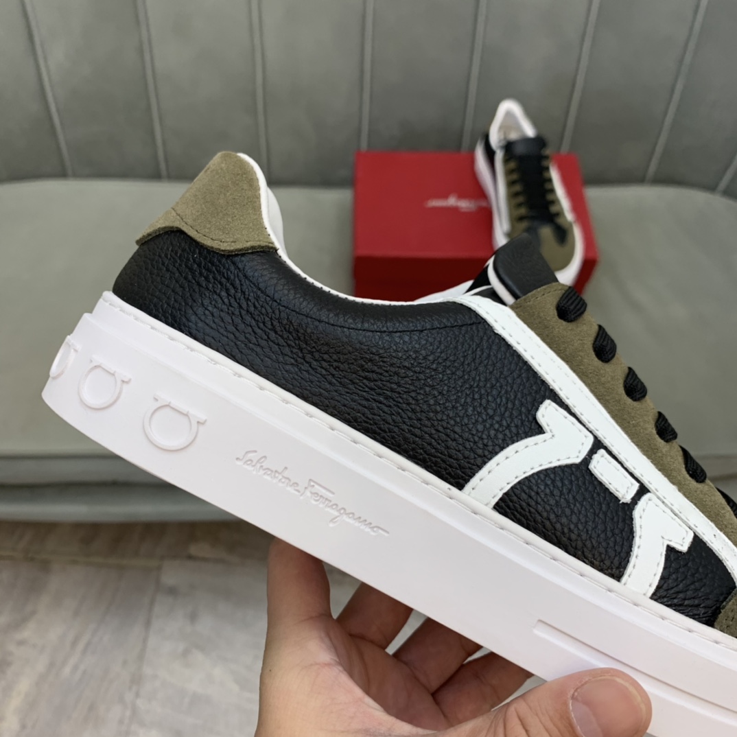 Salvatore Ferragamo Gancini Sneaker 7 - vstockx