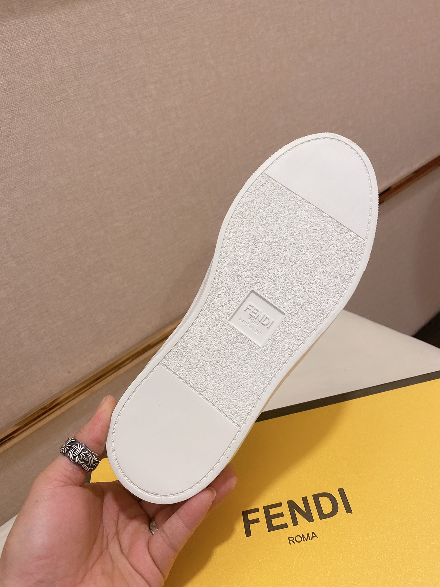 Fendi Low Top Sneakers 23 - vstockx