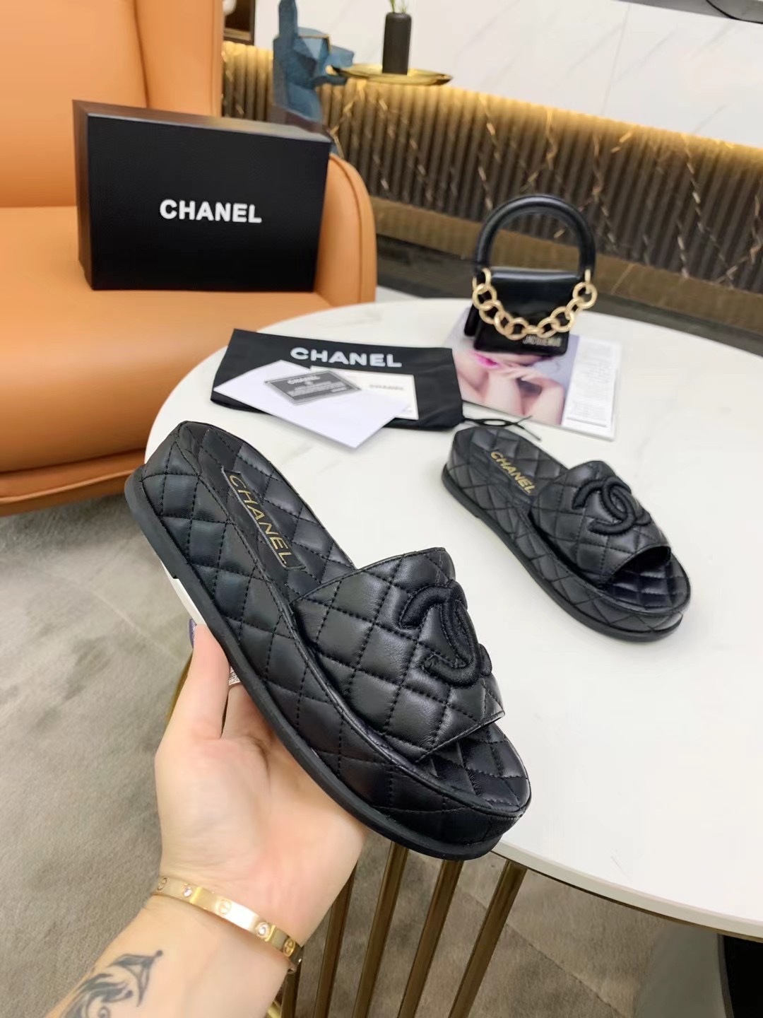 Chanel Slides 9 - vstockx