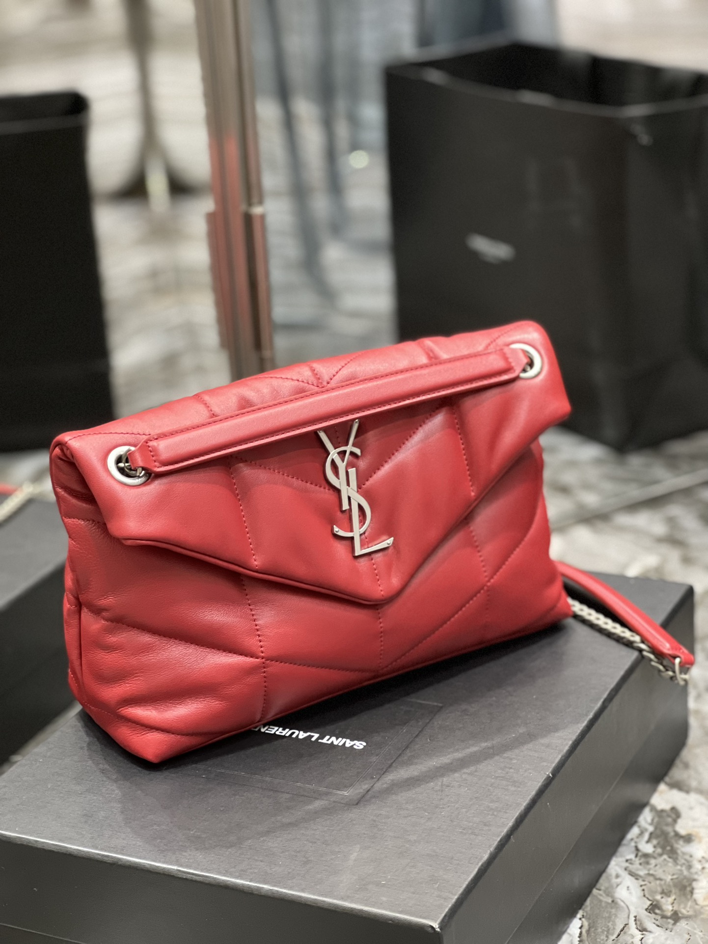 Handbags SAINT LAURENT 577476 size 29x17x11 cm - vstockx
