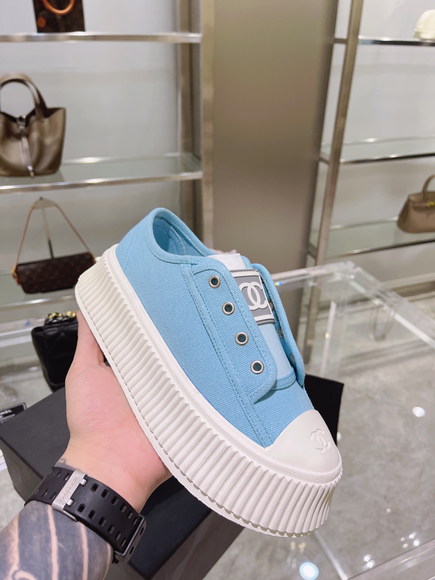 Chanel Platform Sneaker 17 - vstockx