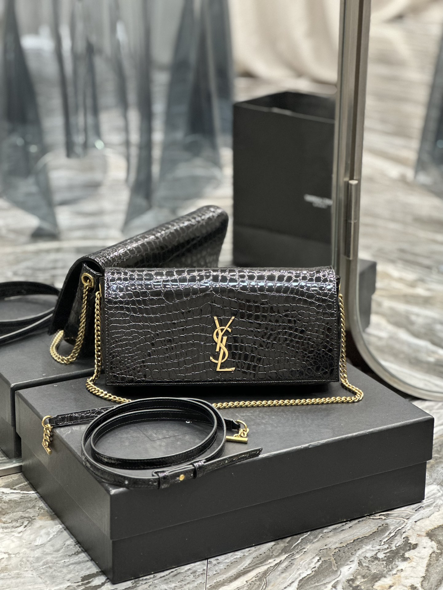 Handbags SAINT LAURENT 604276 size 26x13.5x4.5 cm - vstockx