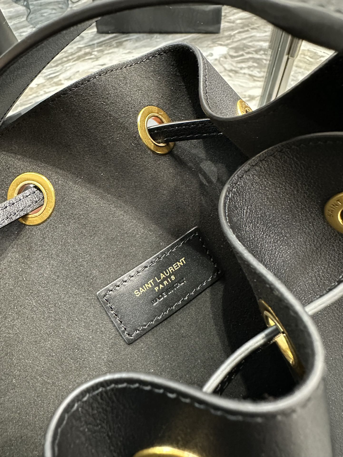 Handbags SAINT LAURENT 697941 size 44  33  2.5 cm - vstockx