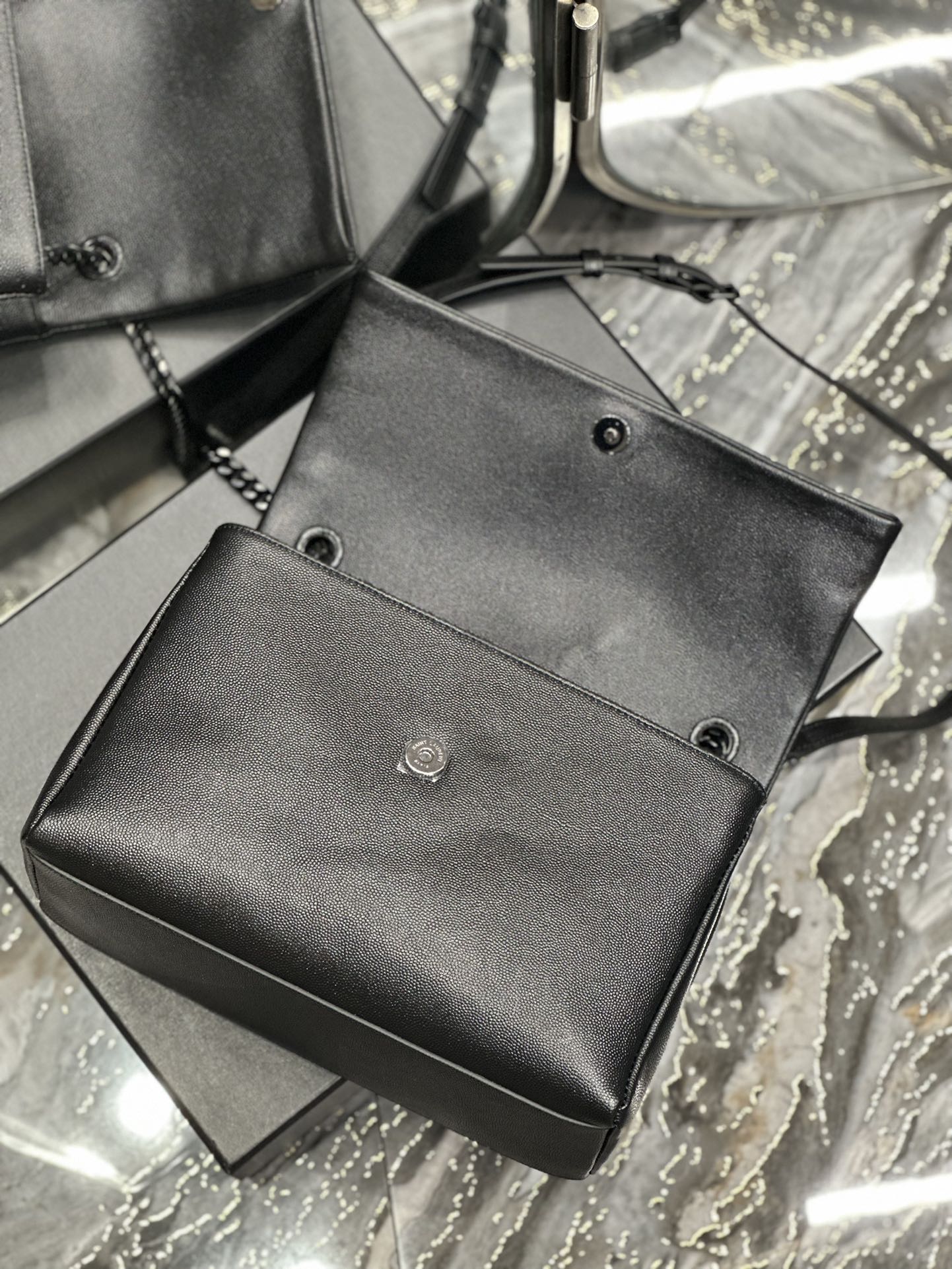 Handbags SAINT LAURENT 738819 size 28  18  11 cm - vstockx