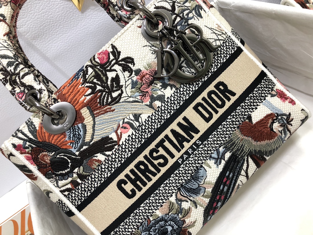 Handbag Dior M0565 size 24 x 20 x 11 cm - vstockx