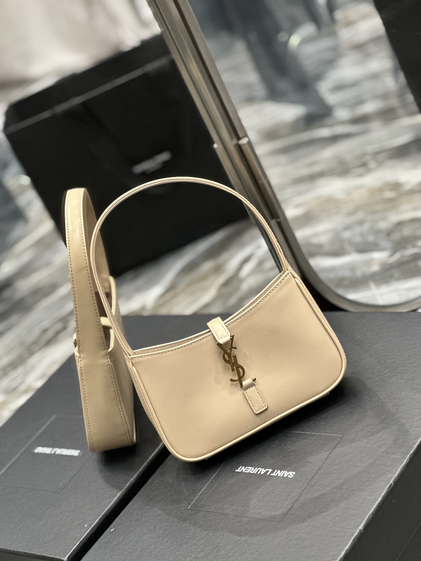 Handbags SAINT LAURENT 710310 size 19x11.5x4.5 cm - vstockx