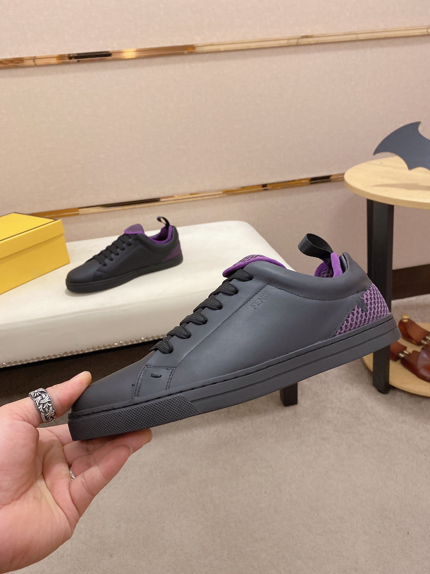Fendi Low Top Sneakers 23 - vstockx