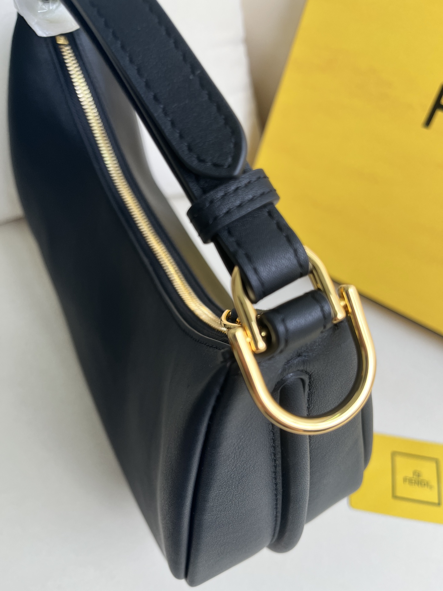 handbags FENDI 205 size:29*24.5*10cm - vstockx