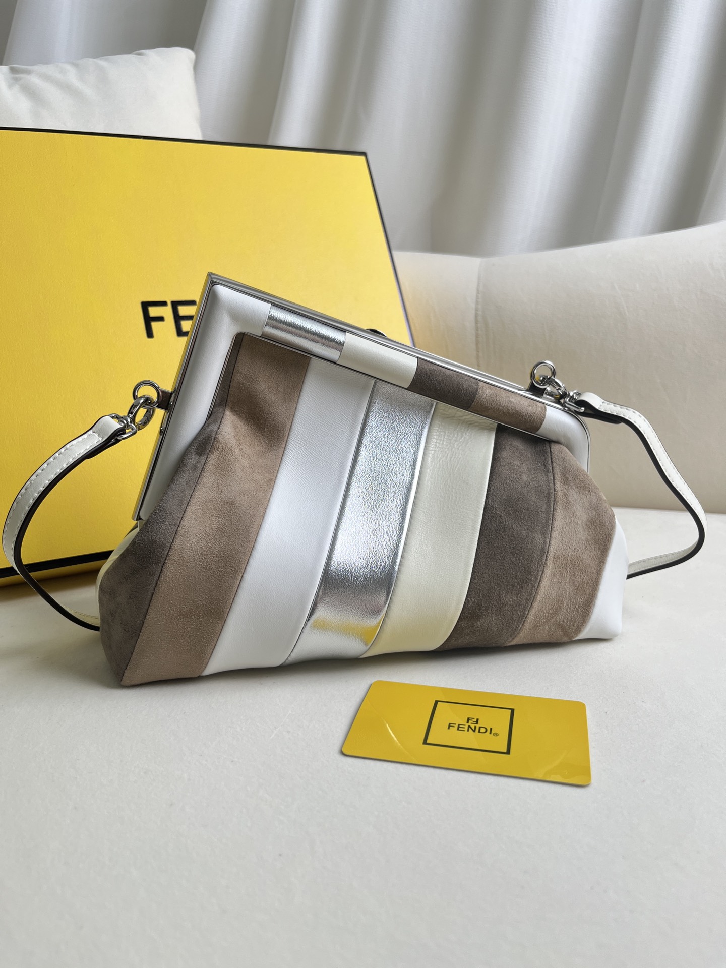 handbags FENDI 129 size:26*18*9.5cm - vstockx