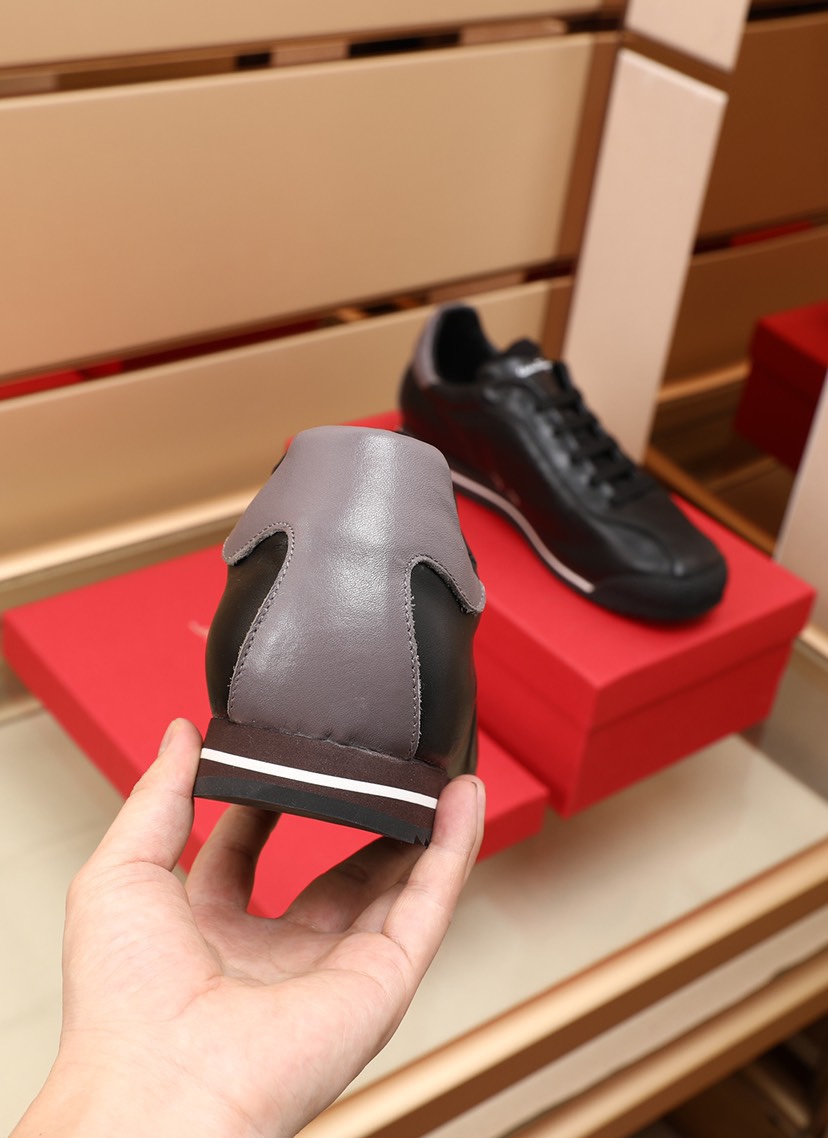 Salvatore Ferragamo Gancini Sneaker 19 - vstockx