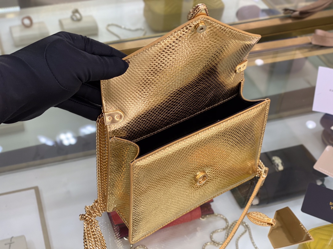 Handbags Bvlgari SERPENTI MULTICHAIN size:19*13.5*6 cm - vstockx