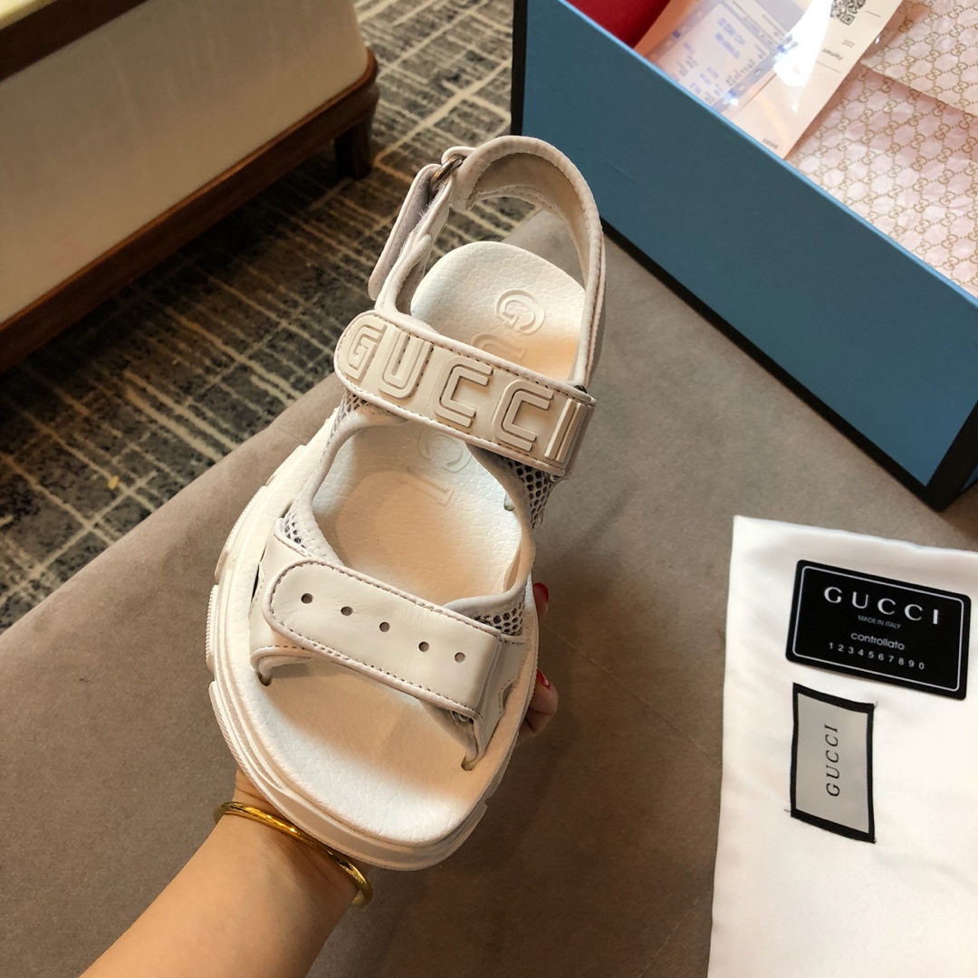 Gucci Leather espadrille with Double G WOMEN 1 - vstockx