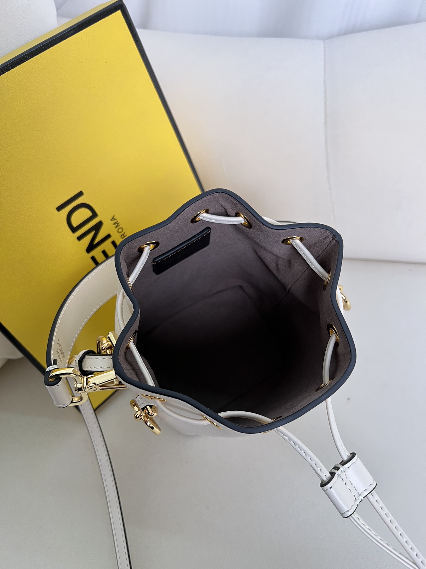 handbags FENDI 226 size:12*18*10cm - vstockx