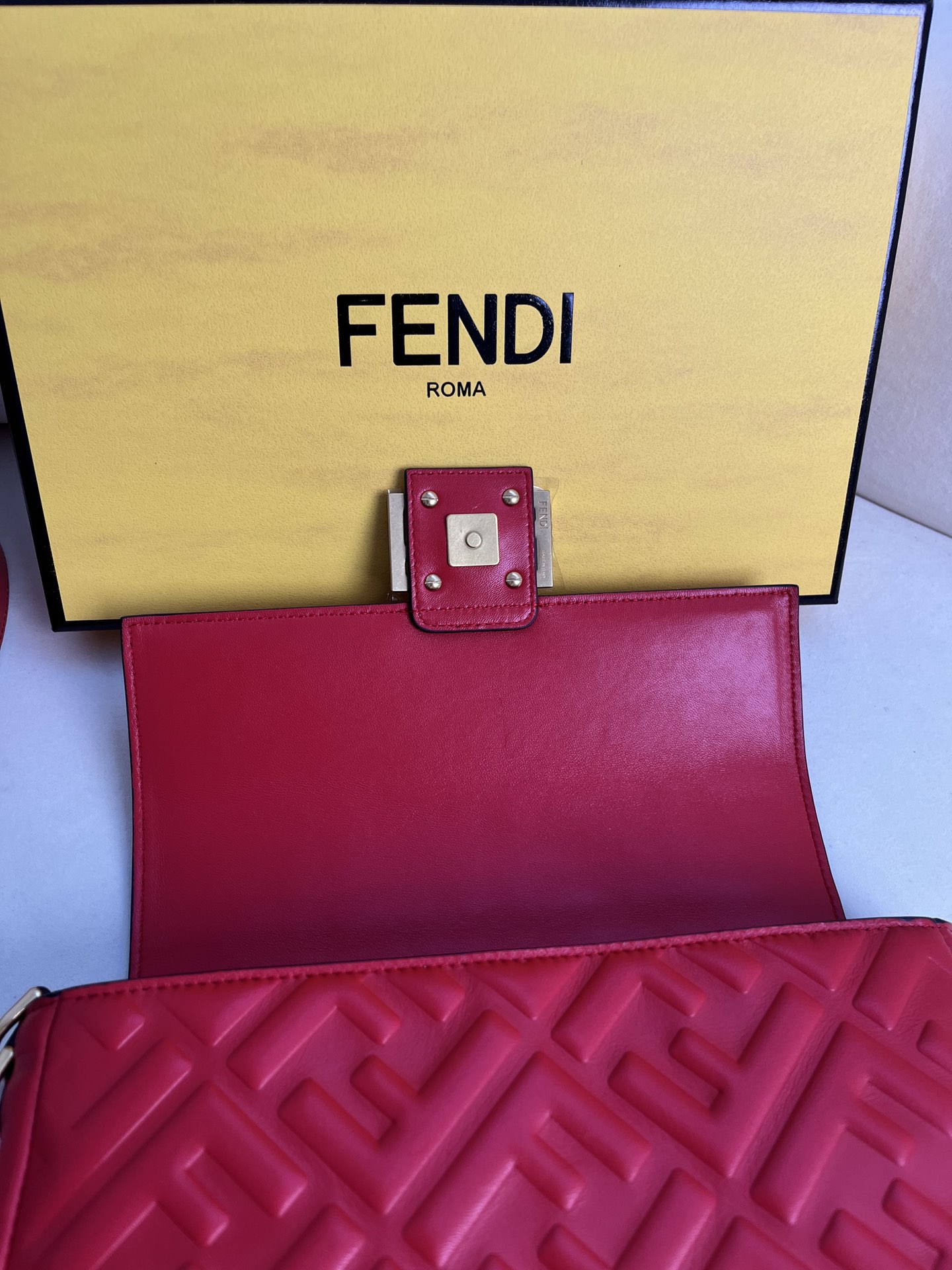 handbags FENDI 211 size:27*15*6cm - vstockx