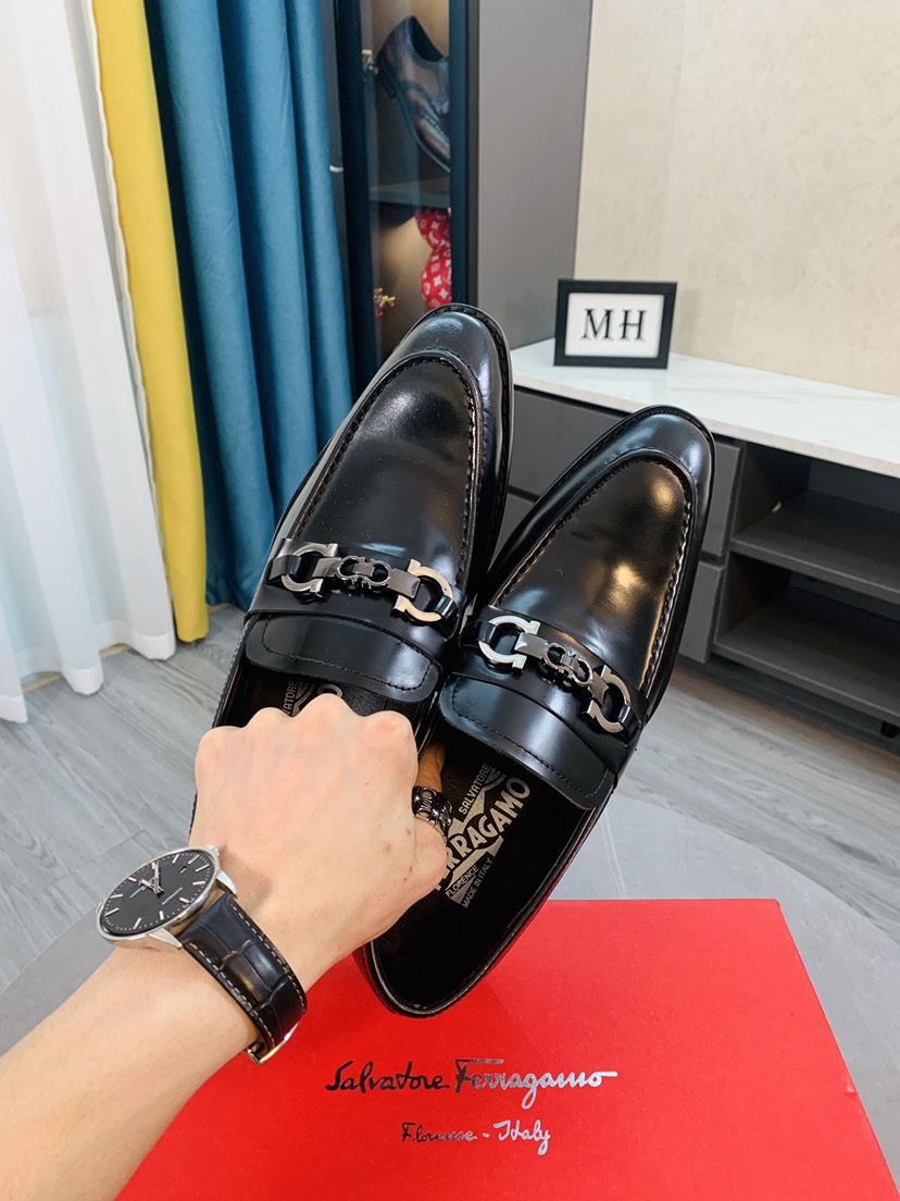 Salvatore Ferragamo Boots 38 - vstockx