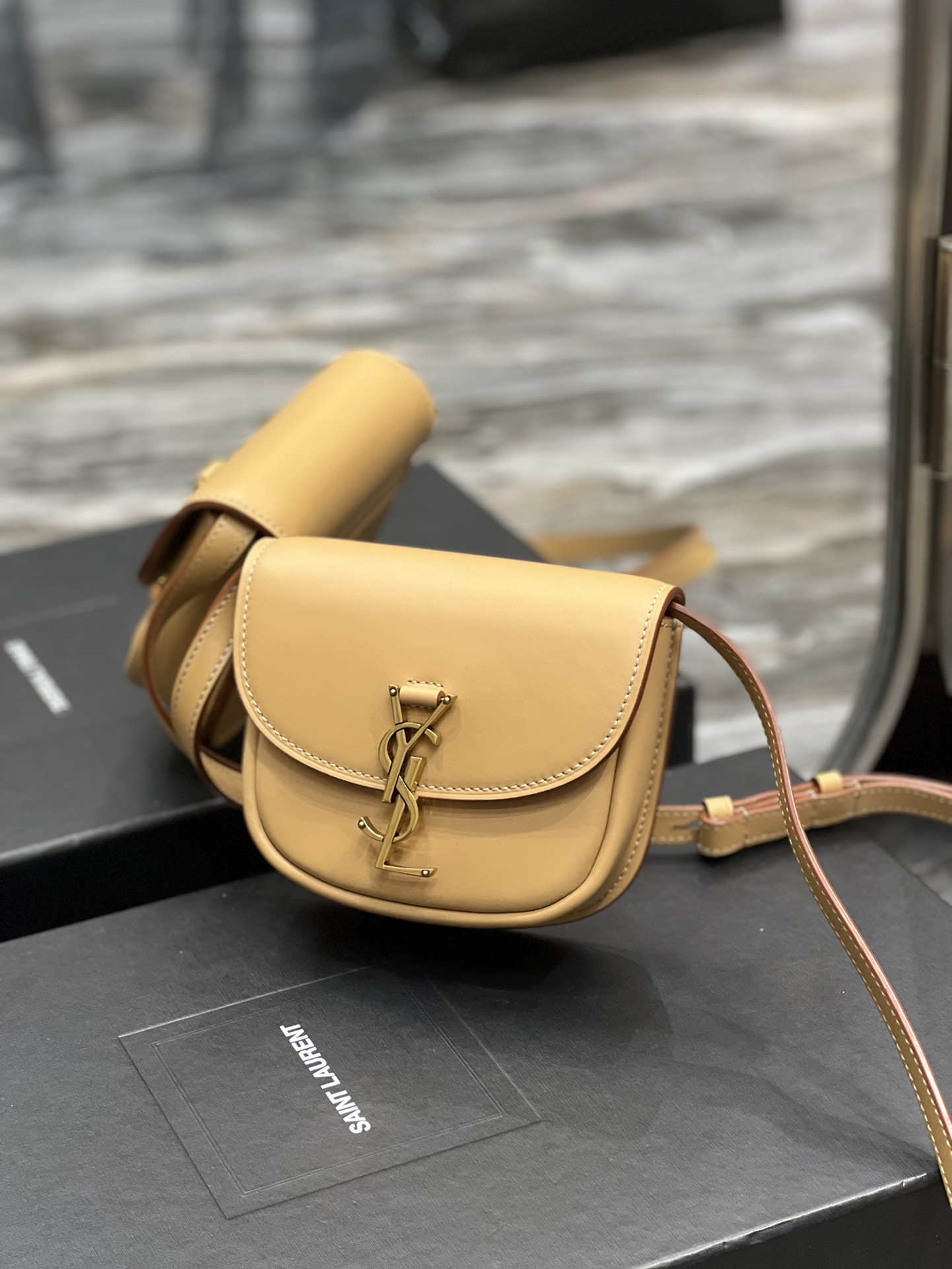 Handbags SAINT LAURENT 623097 size 15x14x4.5 cm - vstockx