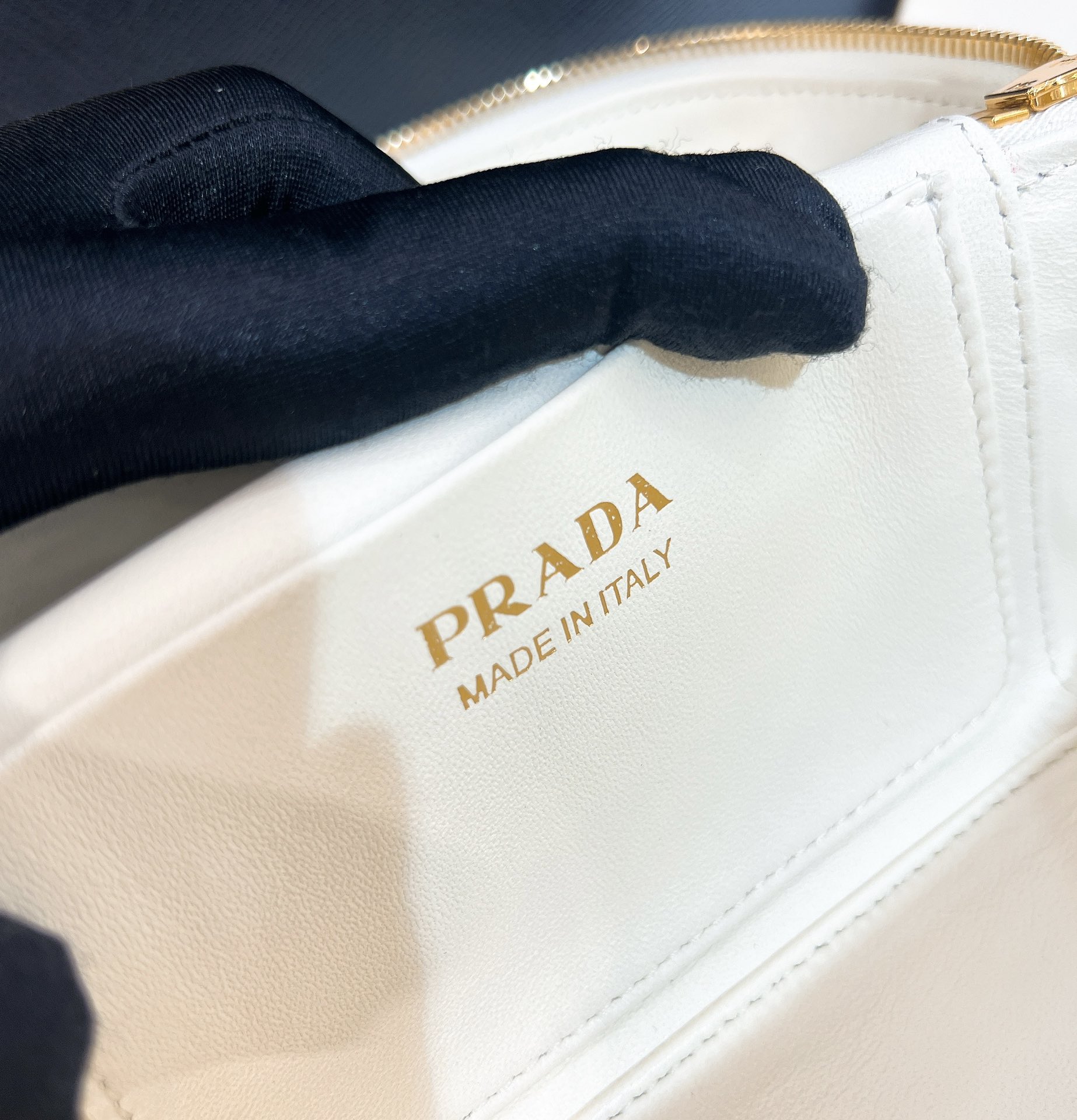 handbags prada 1BH202 18*11.5*7.5 - vstockx