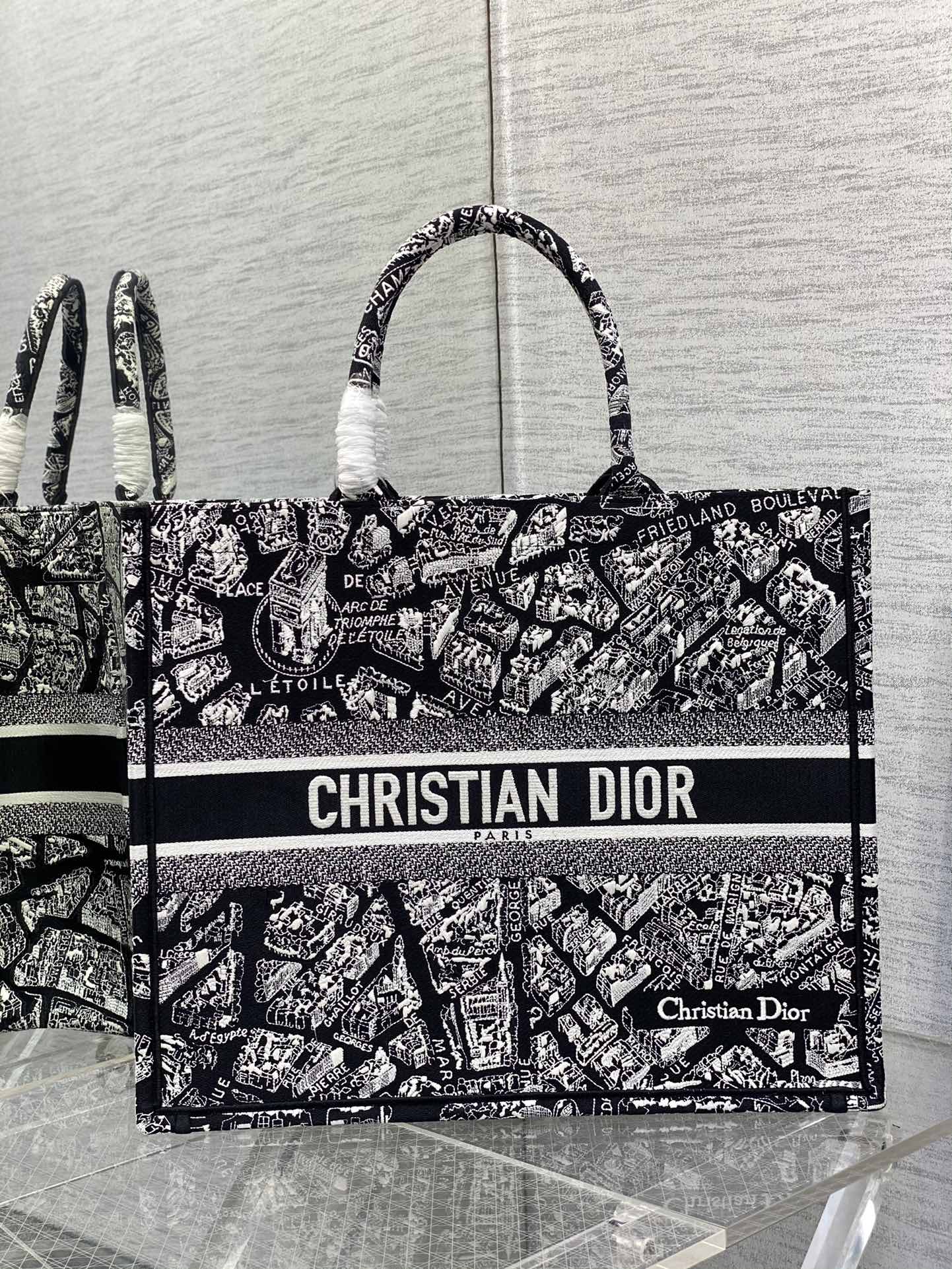 Handbag Dior size 42*18*35 cm - vstockx