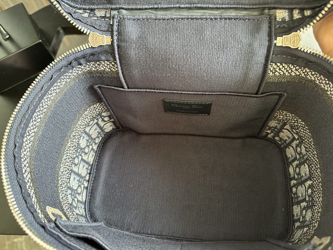 Handbags Dior Oblique size:25x 18x 8 cm - vstockx