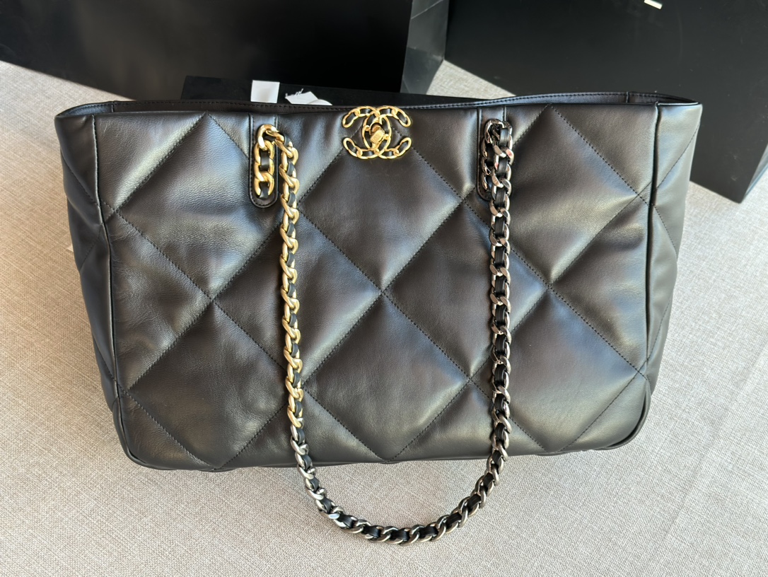 Handbag Chanel AS366 size 24 X41 X10 cm - vstockx