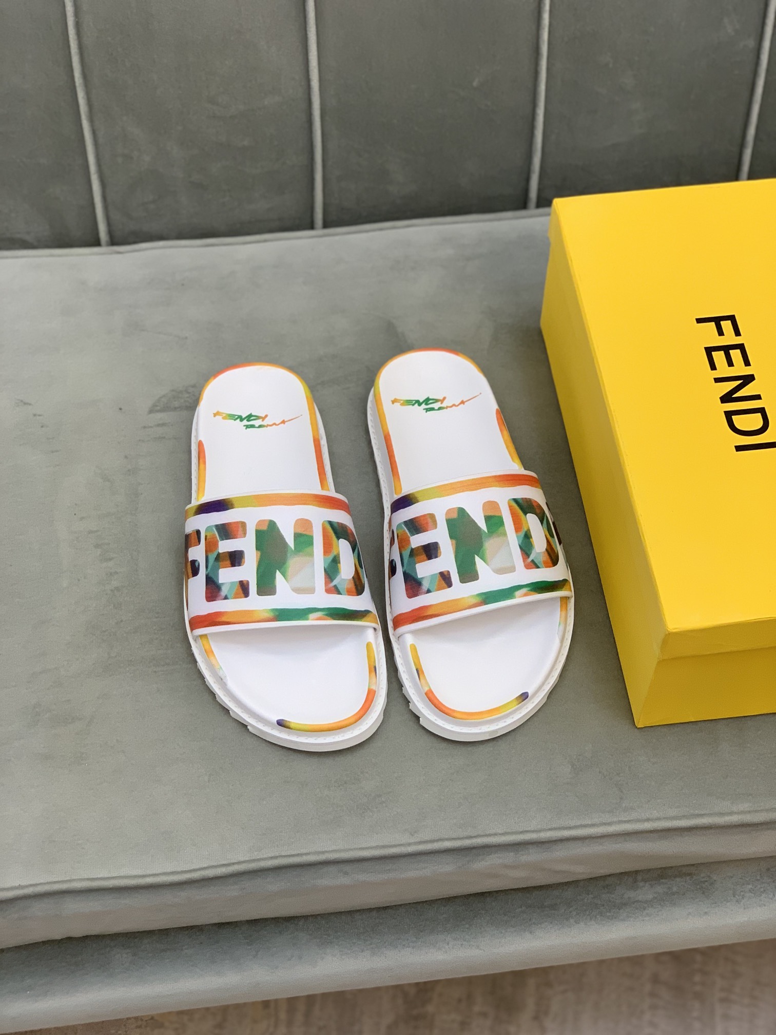 Fendi Slides 6 - vstockx