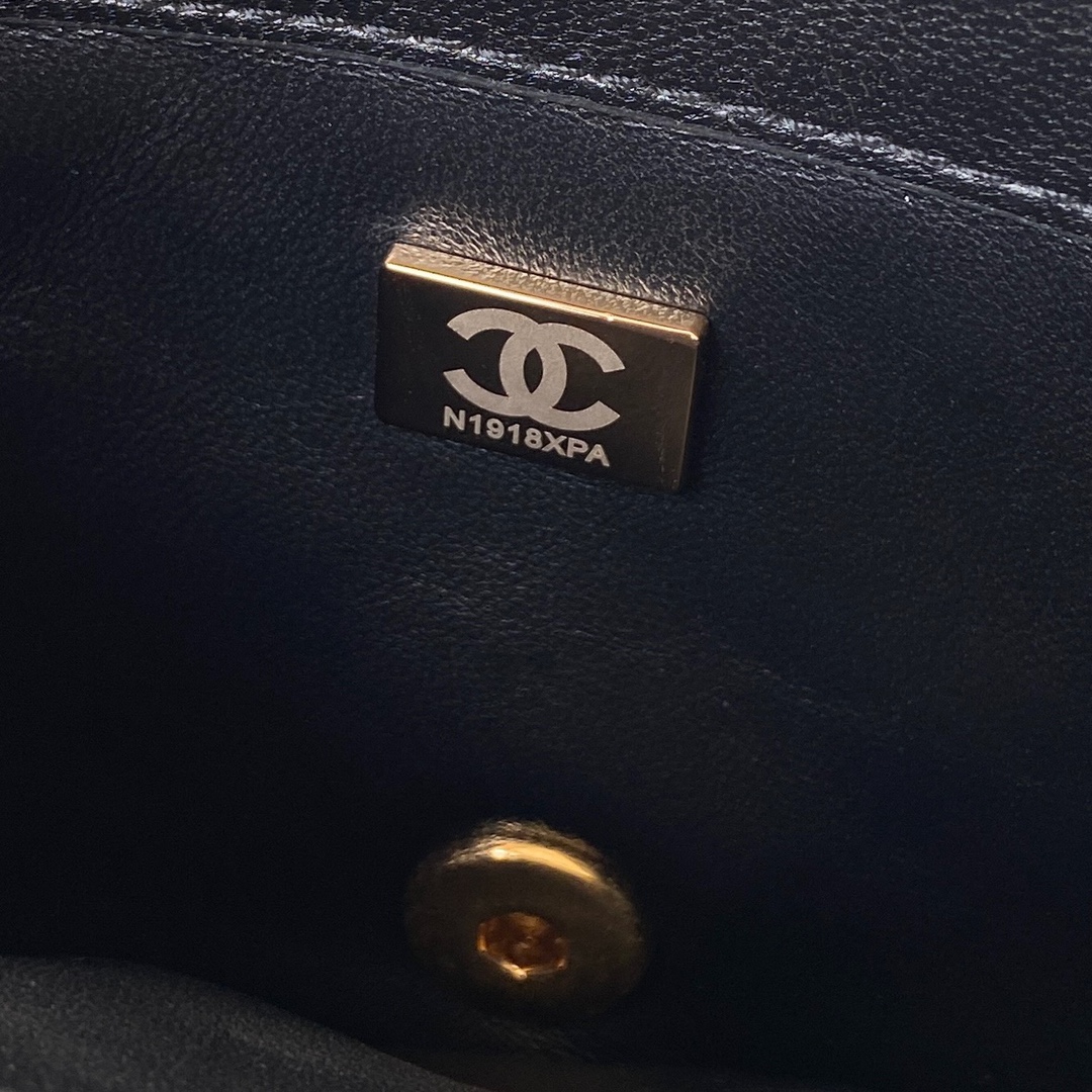 Handbag Chanel AS3366 size 20X9X13.5 Cm - vstockx