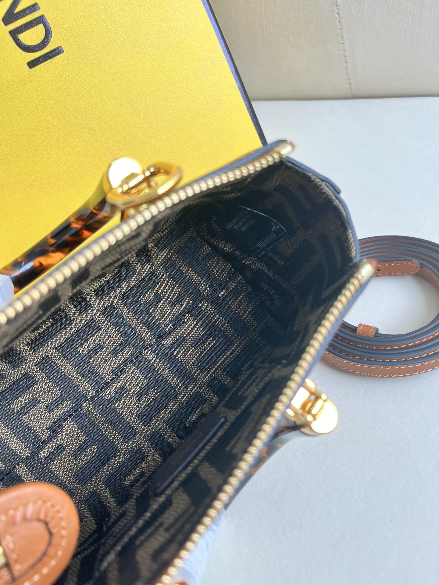 handbags FENDI 8BS067 size:20.5*12*9cm - vstockx