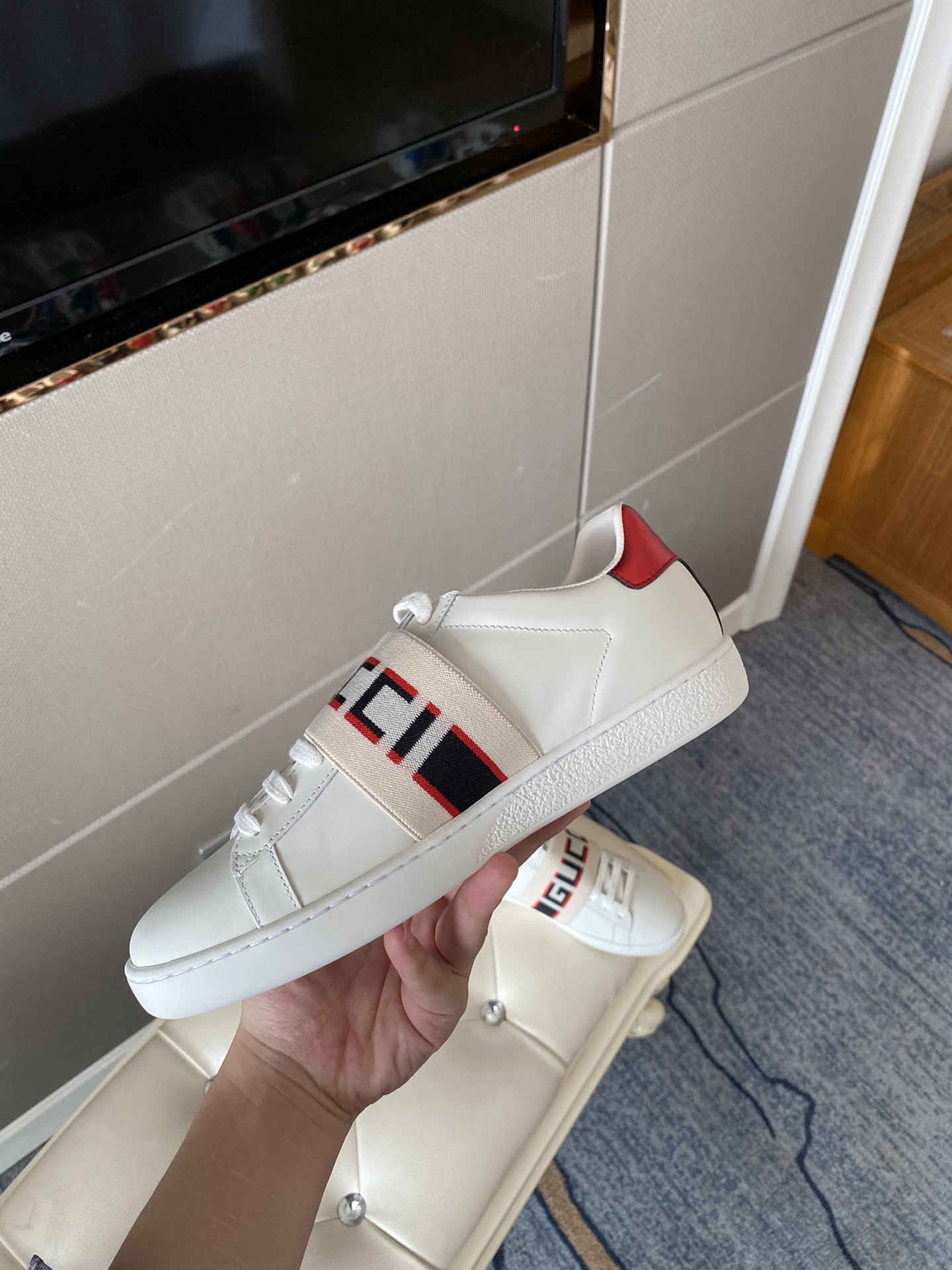 Gucci Women's Ace sneaker with bee sneaker 4 - vstockx