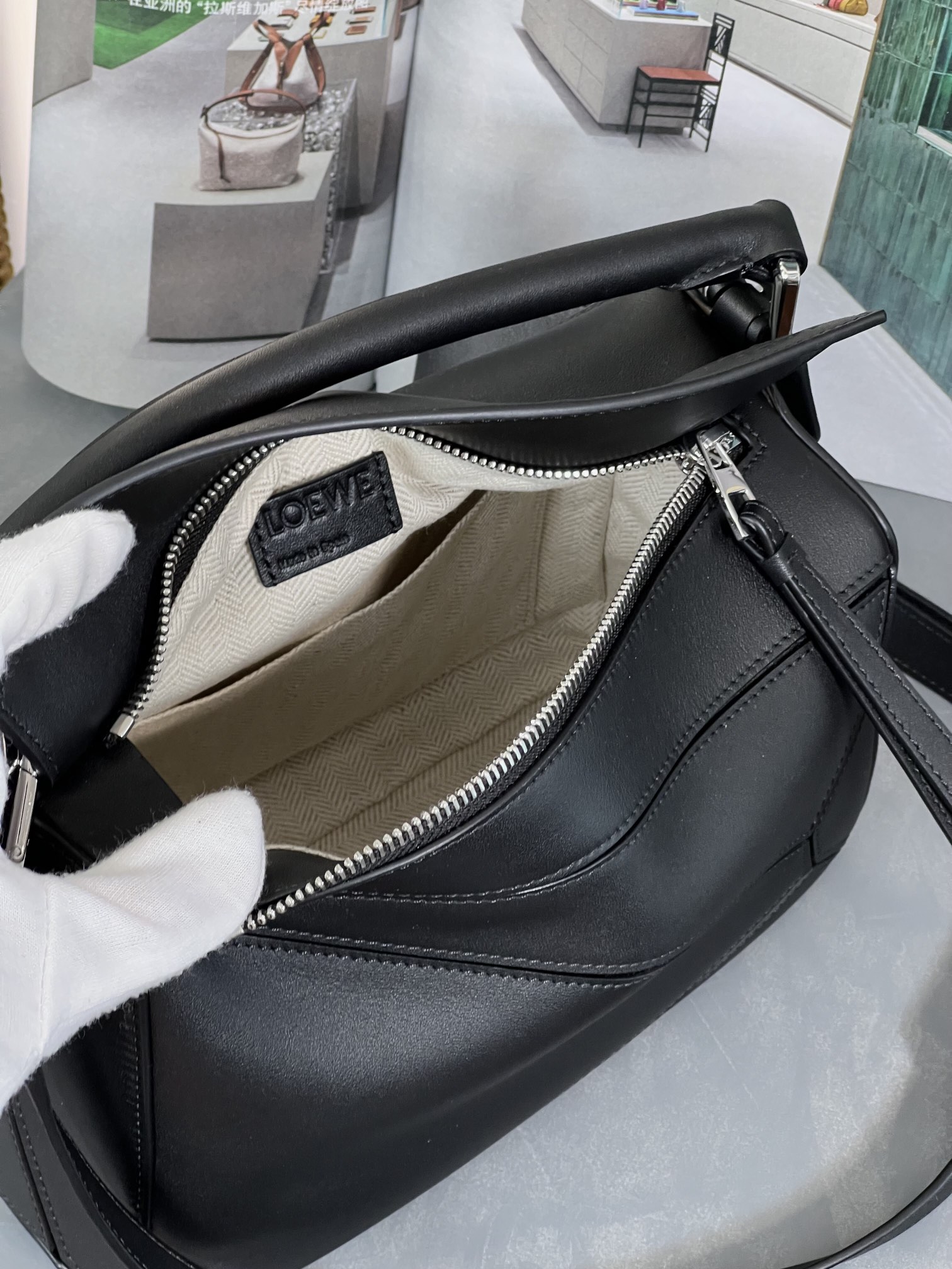 Handbags LOEWE ZP size:2414-11 cm - vstockx