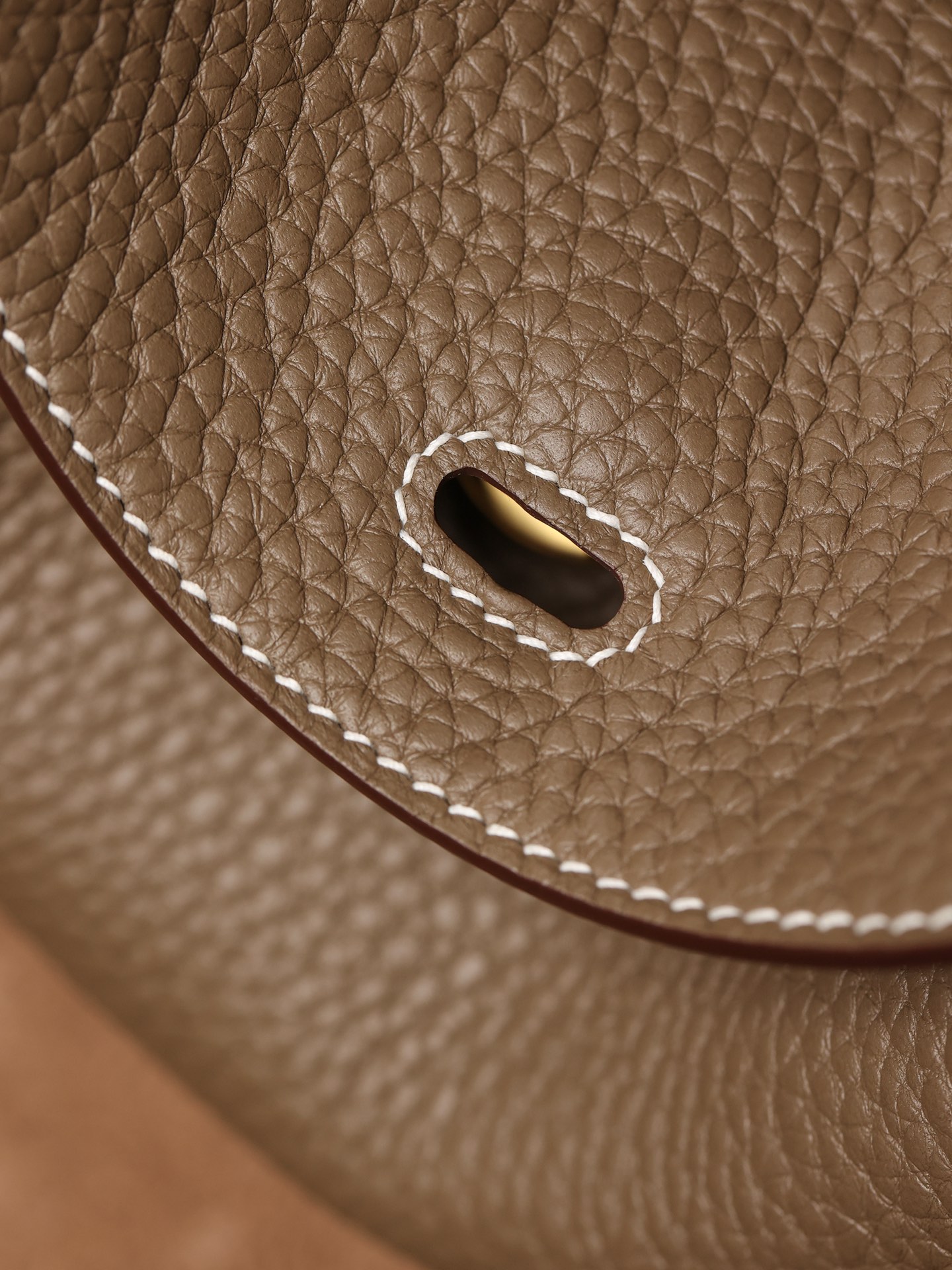 Handbags Hermes Lindy size:26x 18x14 cm - vstockx