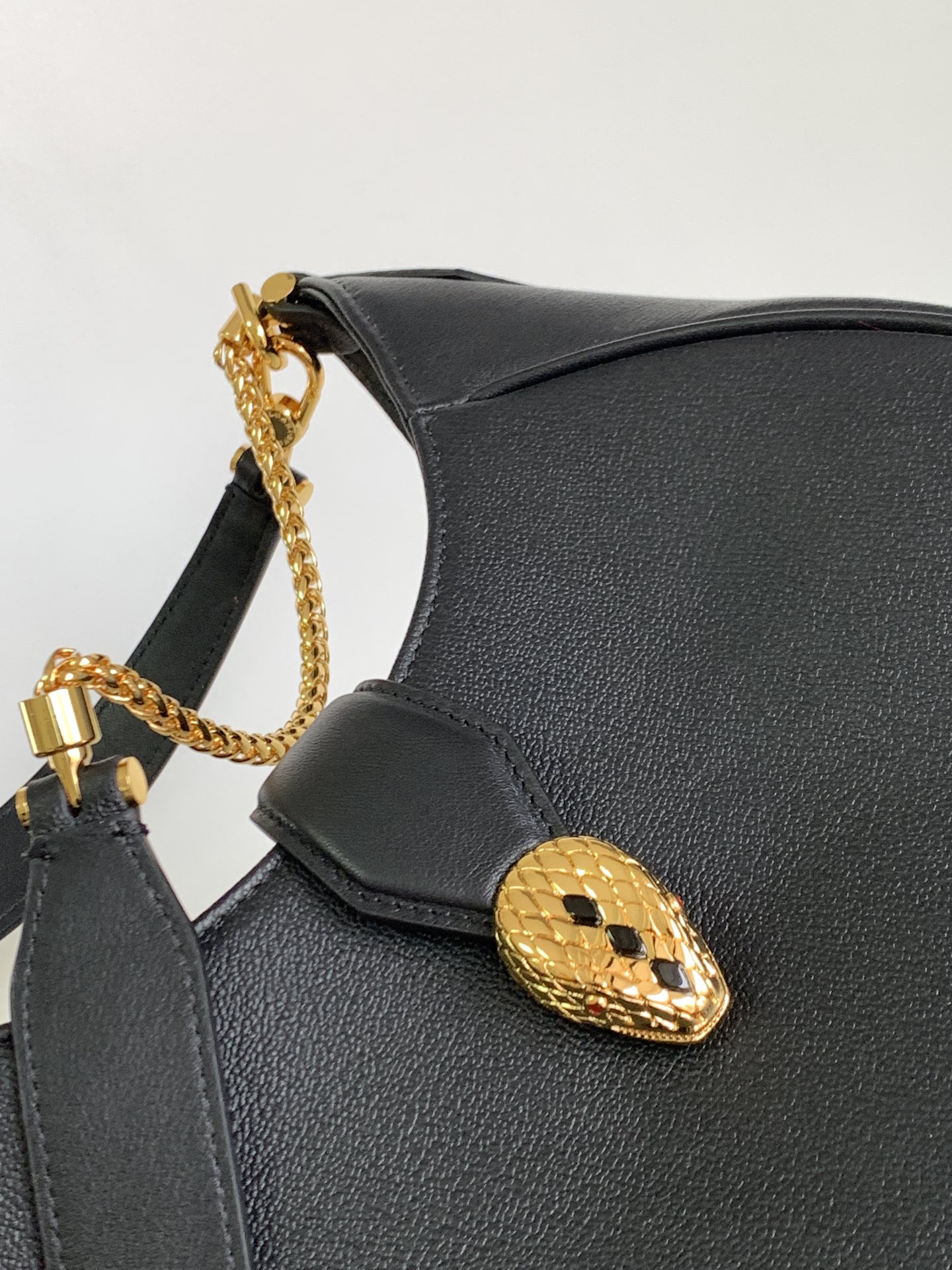 Handbags Bvlgari 2916400511 size:25.5*25*5.5 cm - vstockx