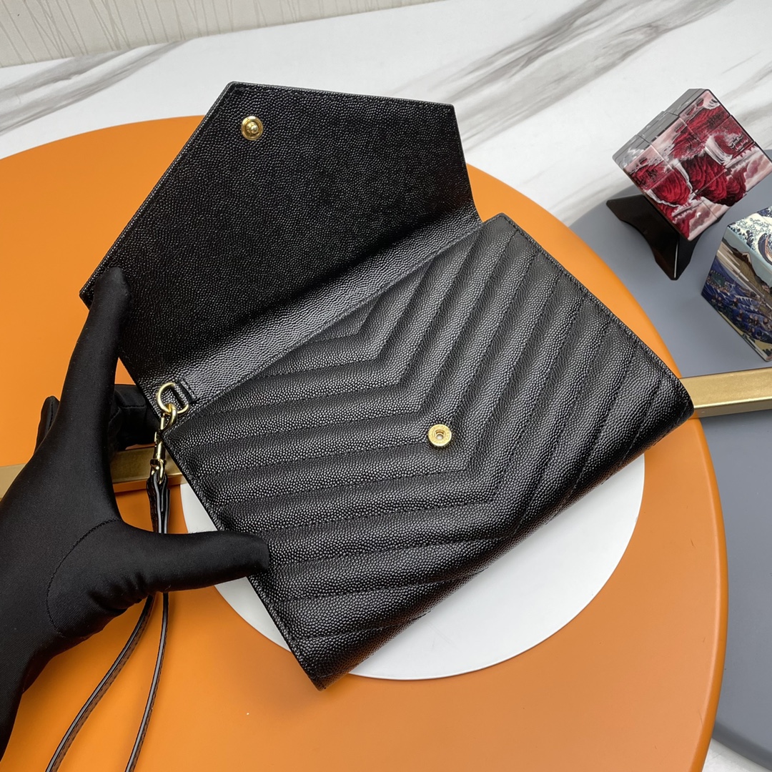 Handbags SAINT LAURENT 617662 size 21x16x3 cm - vstockx