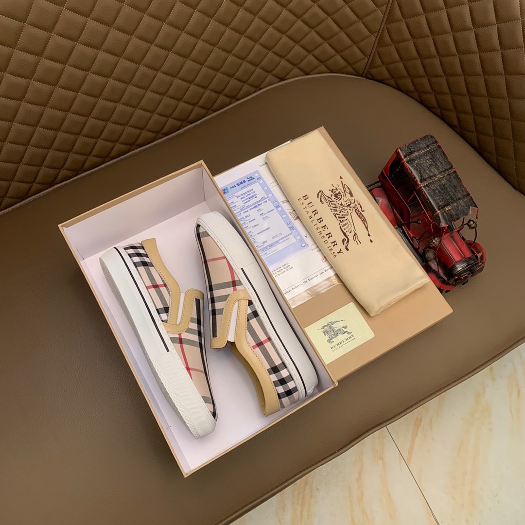 Burberry Perforated Check Sneaker 36 - vstockx