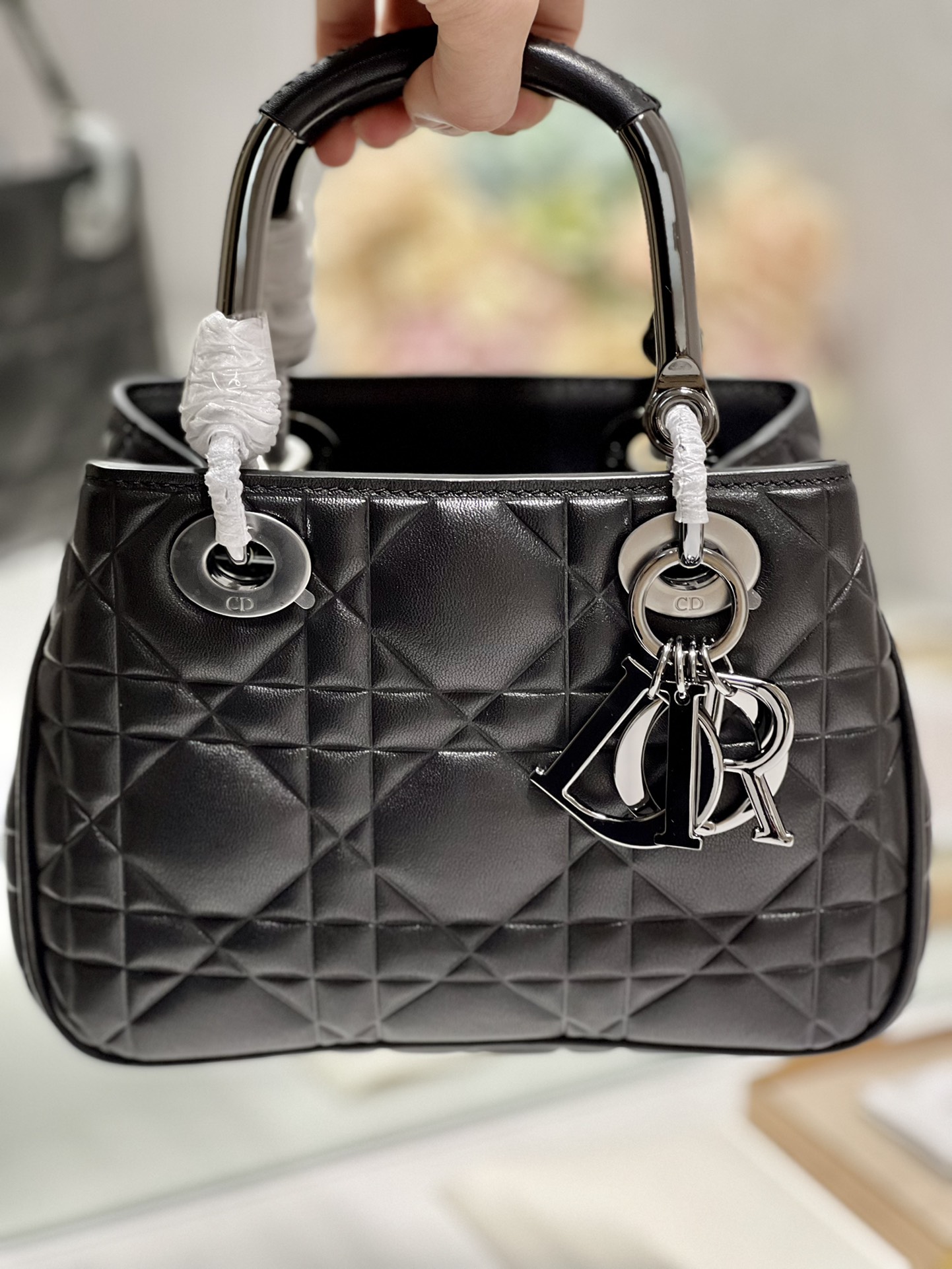 Handbag Dior 1202 size 23  26  8 cm - vstockx