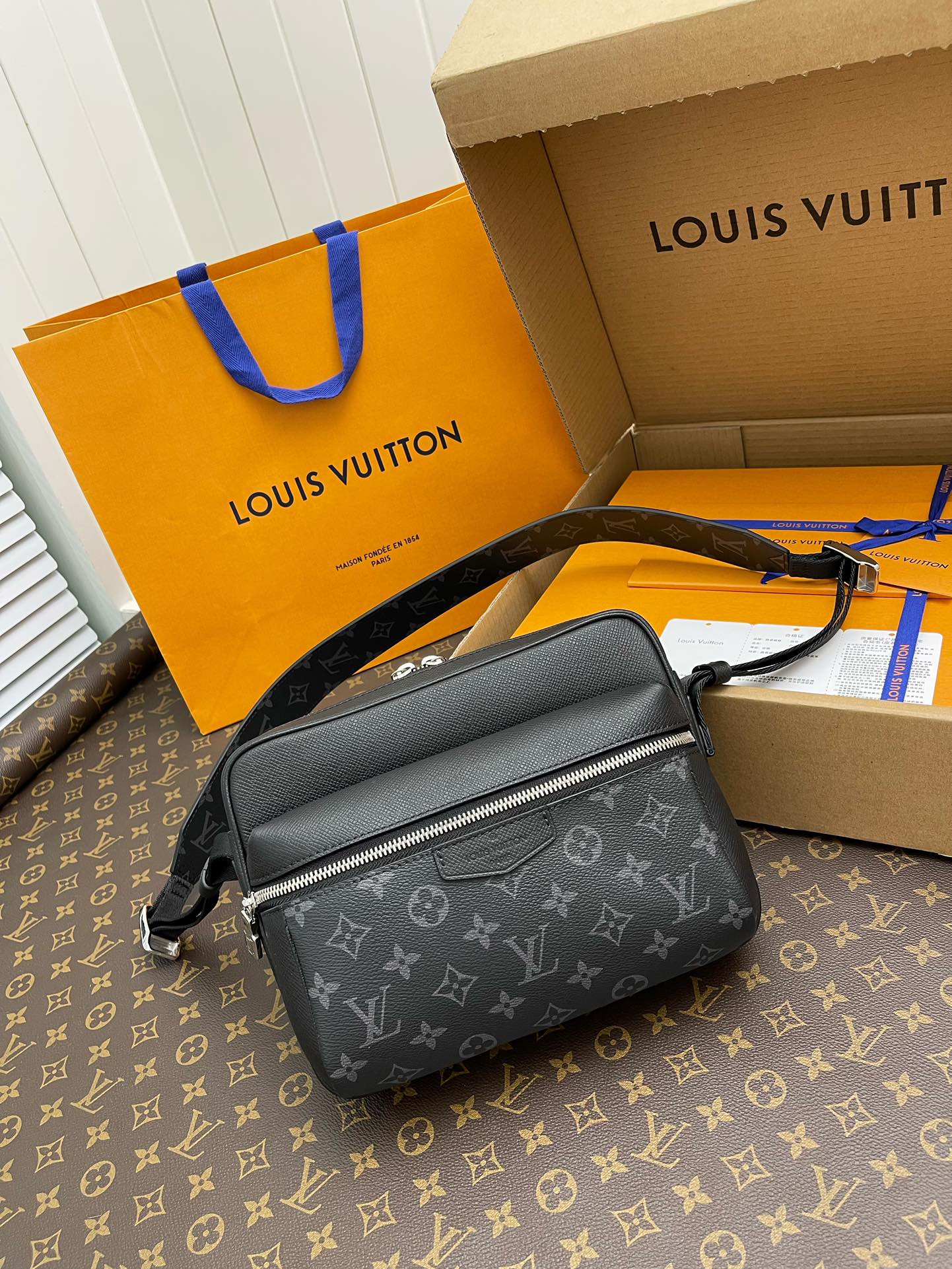 Handbags Louis Vuitton M30233 size:26*20*10.5 cm - vstockx