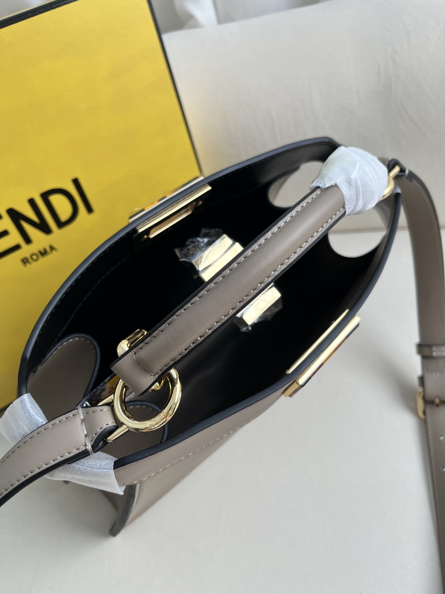 handbags FENDI 0229 size:27*21*11cm - vstockx