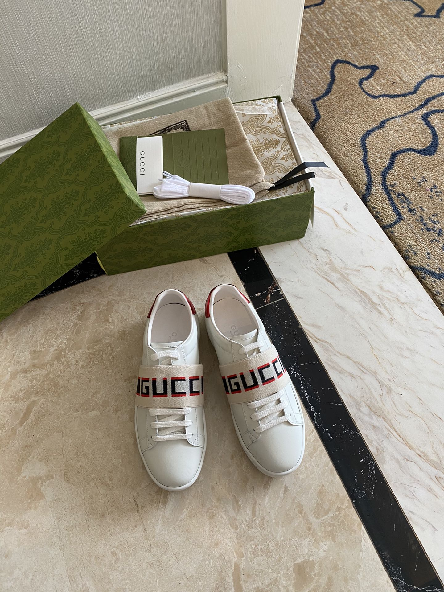 Gucci Women's Ace sneaker with bee sneaker 4 - vstockx