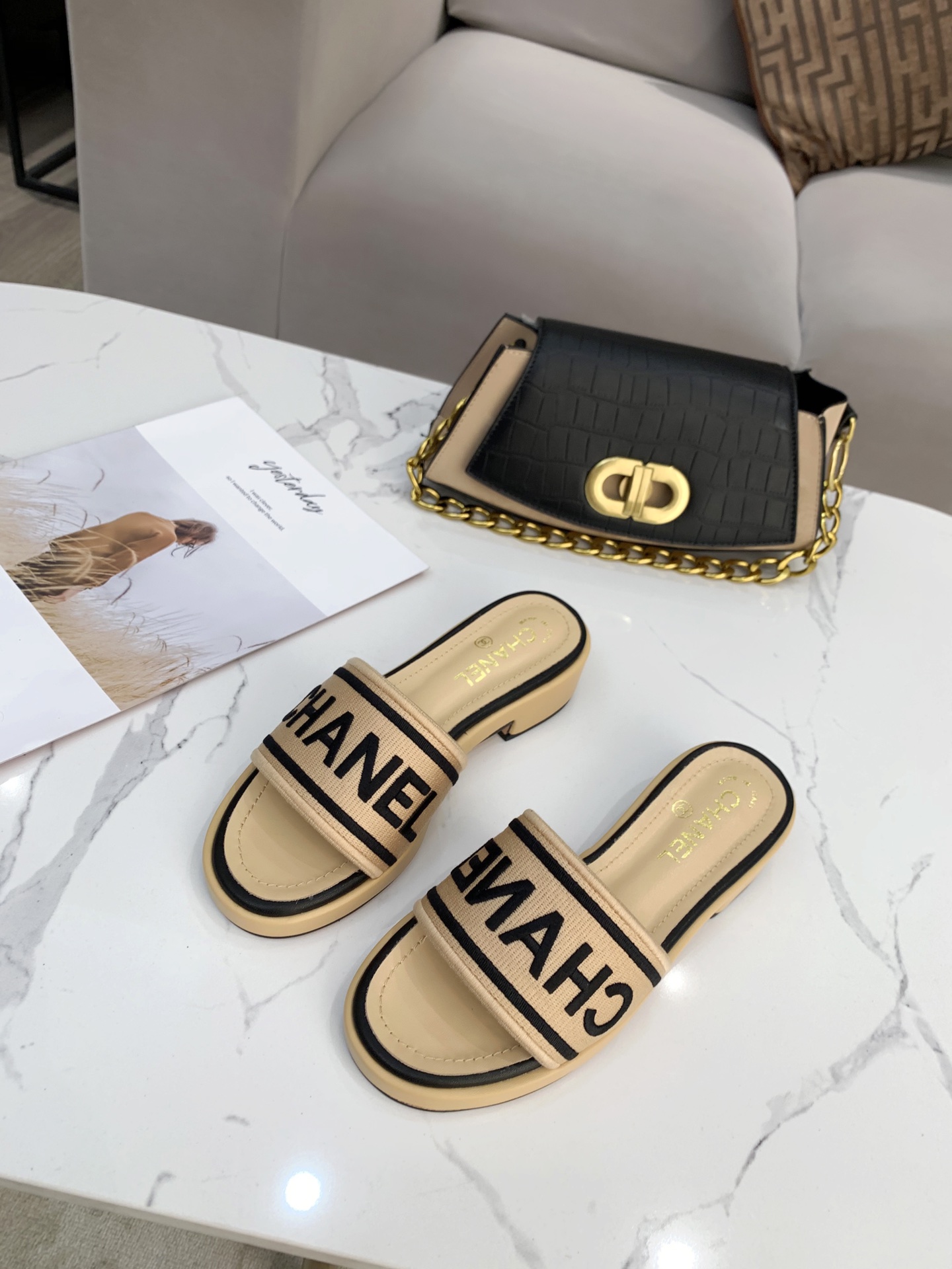 Chanel Slides 18 - vstockx