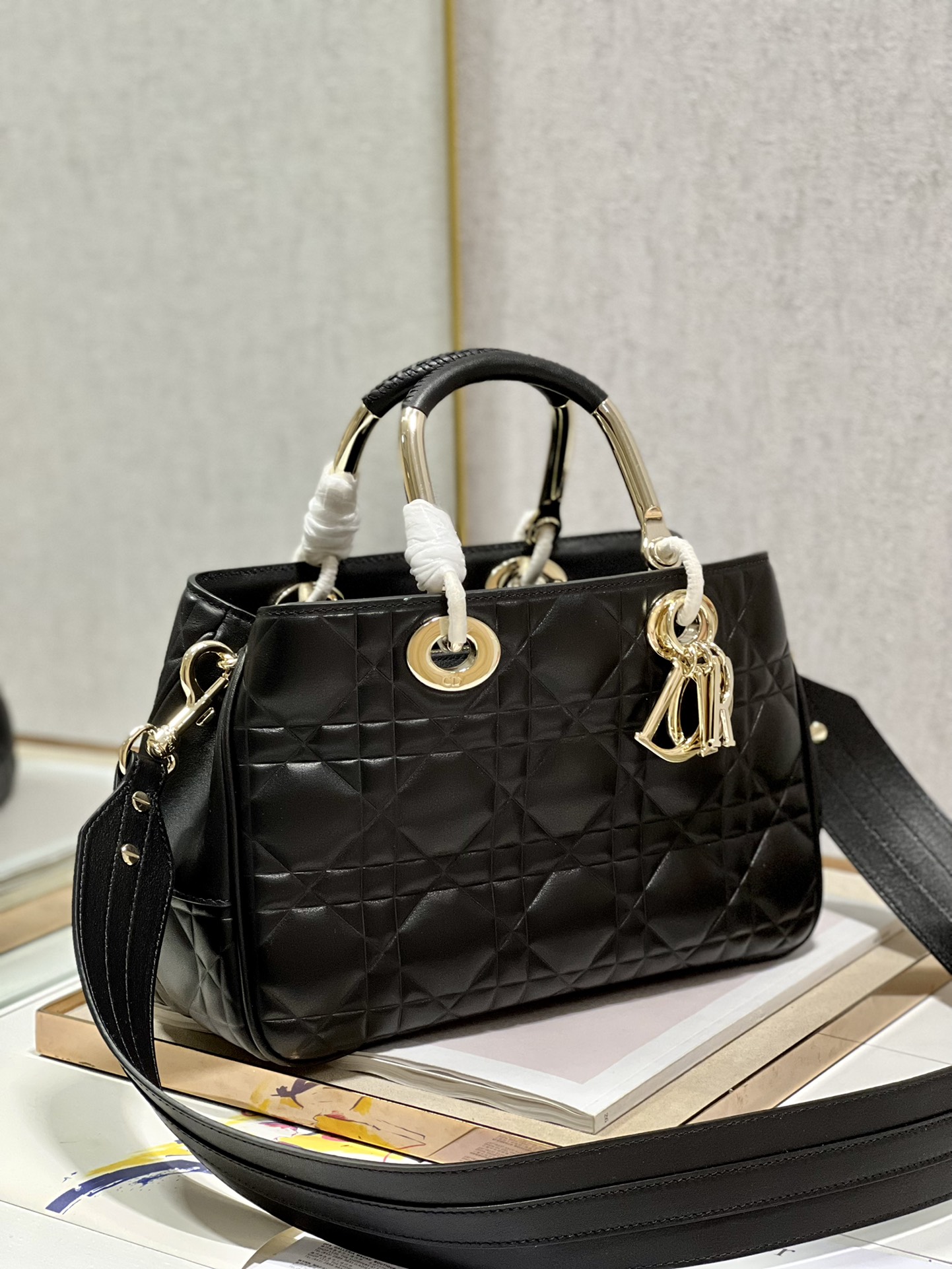 Handbag Dior 1202 size 31  31  11 cm - vstockx