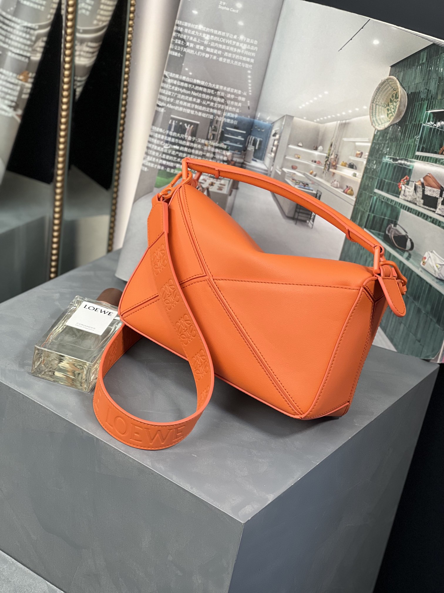 Handbags LOEWE  size:24-16.5-10.5 cm - vstockx
