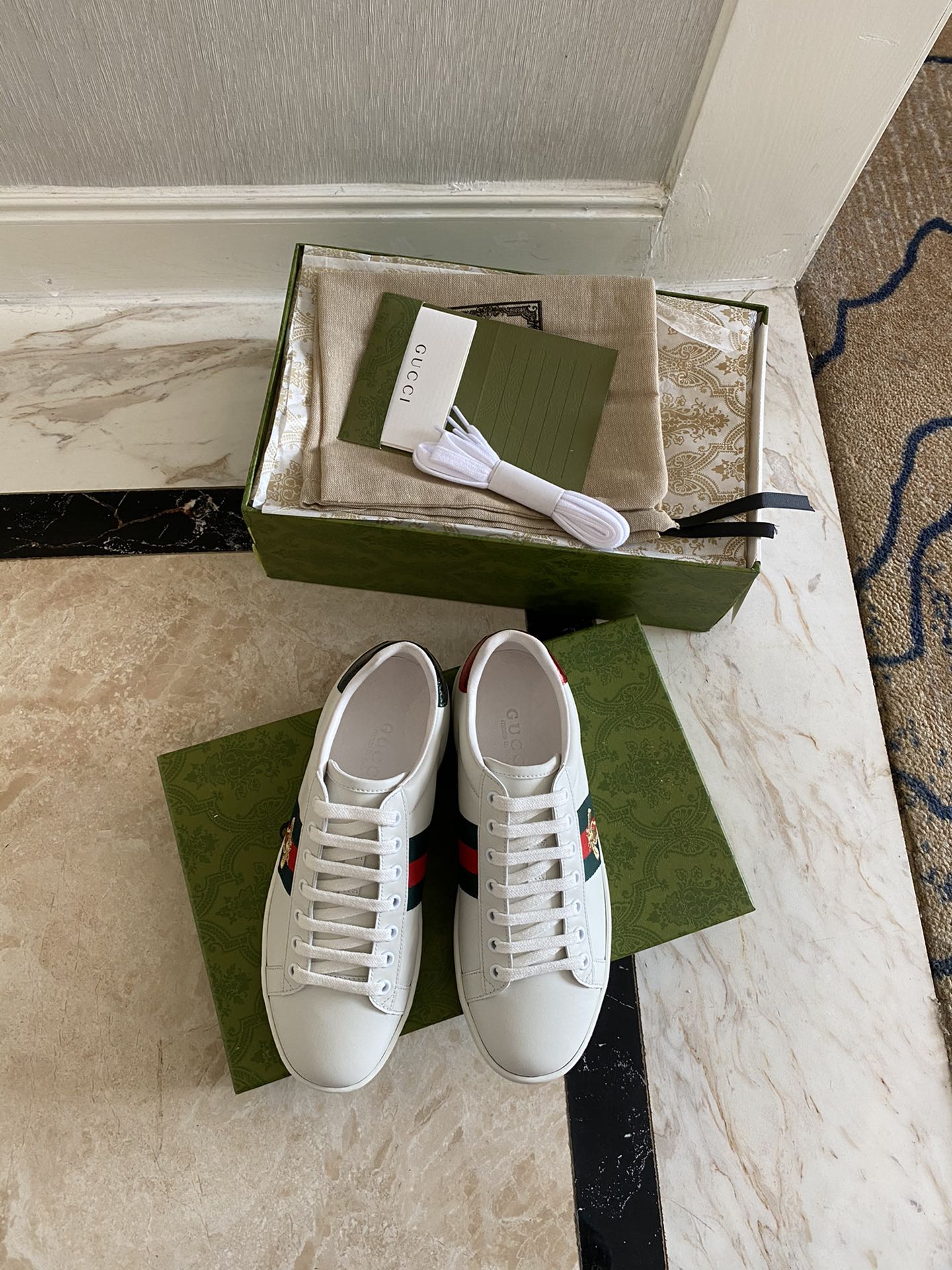 Gucci Women's Ace sneaker with bee sneaker 4 - vstockx