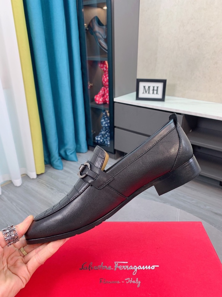 Salvatore Ferragamo Boots 35 - vstockx