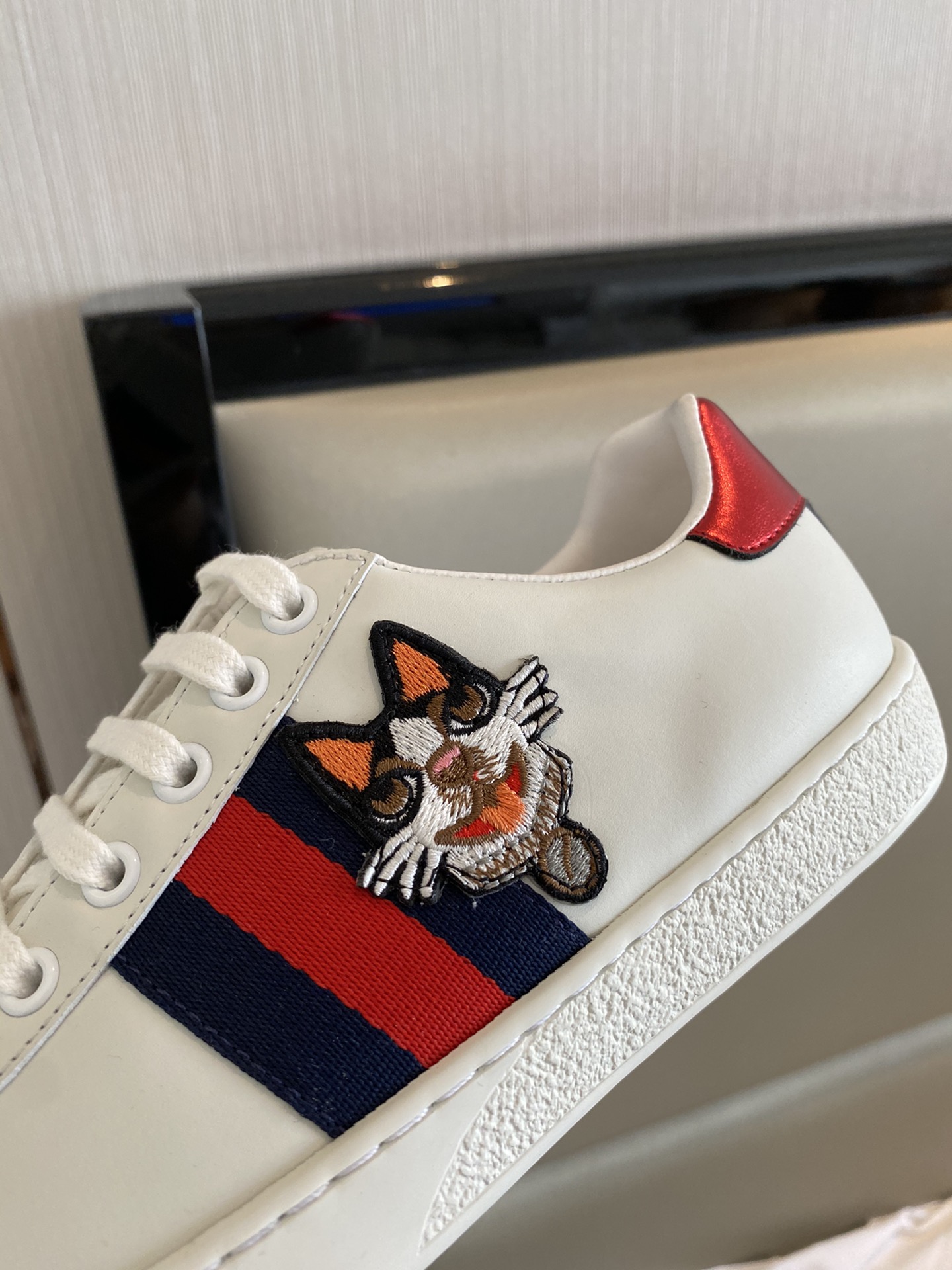 Gucci Women's Ace sneaker with bee sneaker 4 - vstockx