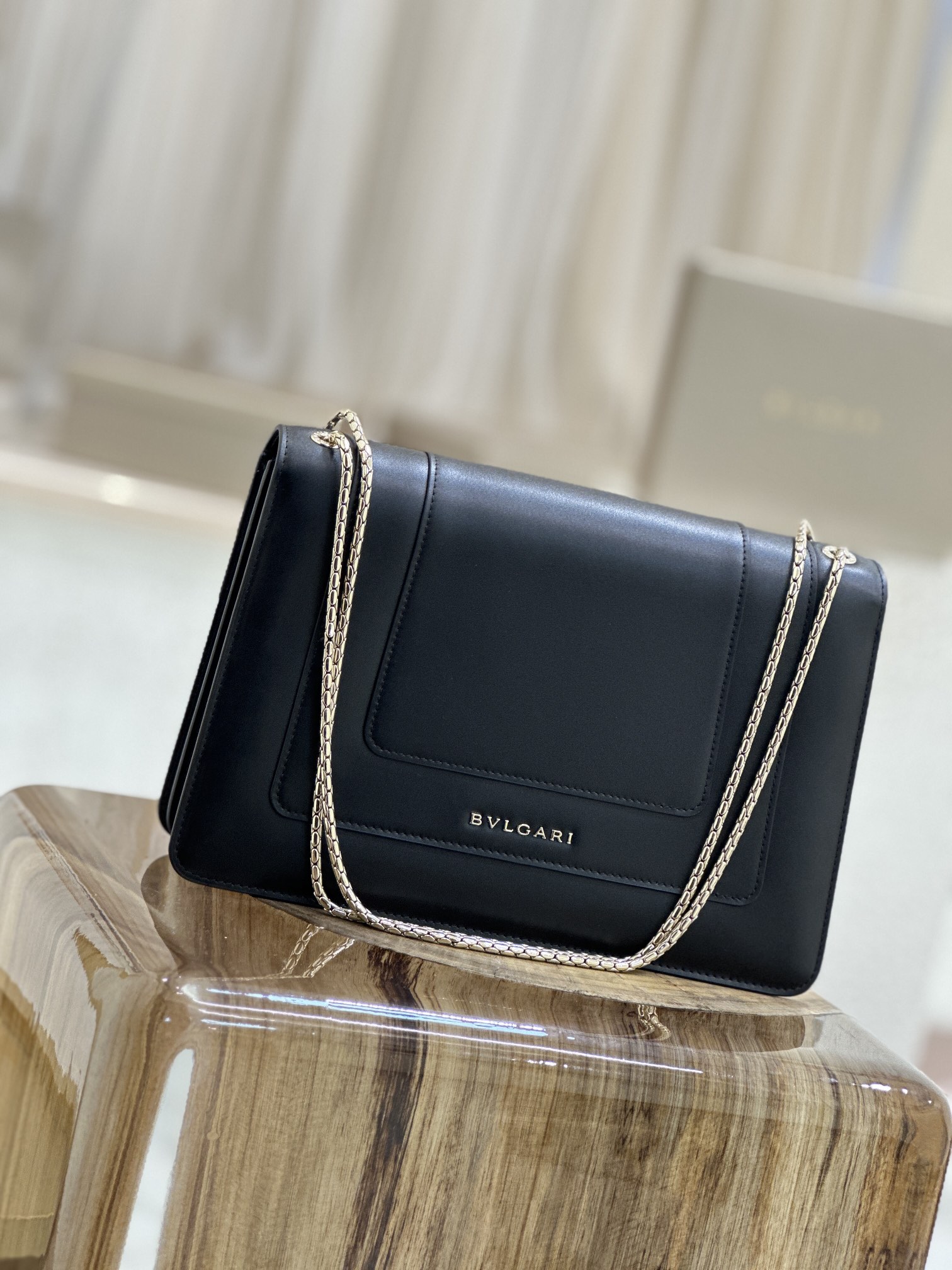 Handbags Bvlgari 35362 size:28*19*8 cm - vstockx