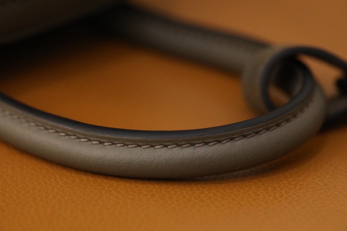 Handbags Hermes Lindy mini tc - vstockx