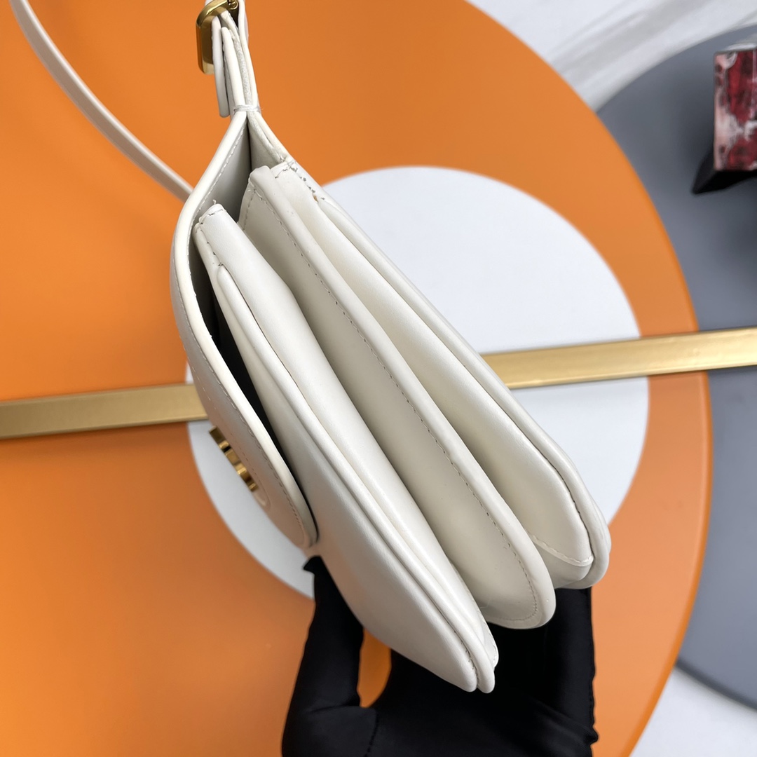 Handbags SAINT LAURENT 686742 size 19  15  8 cm - vstockx