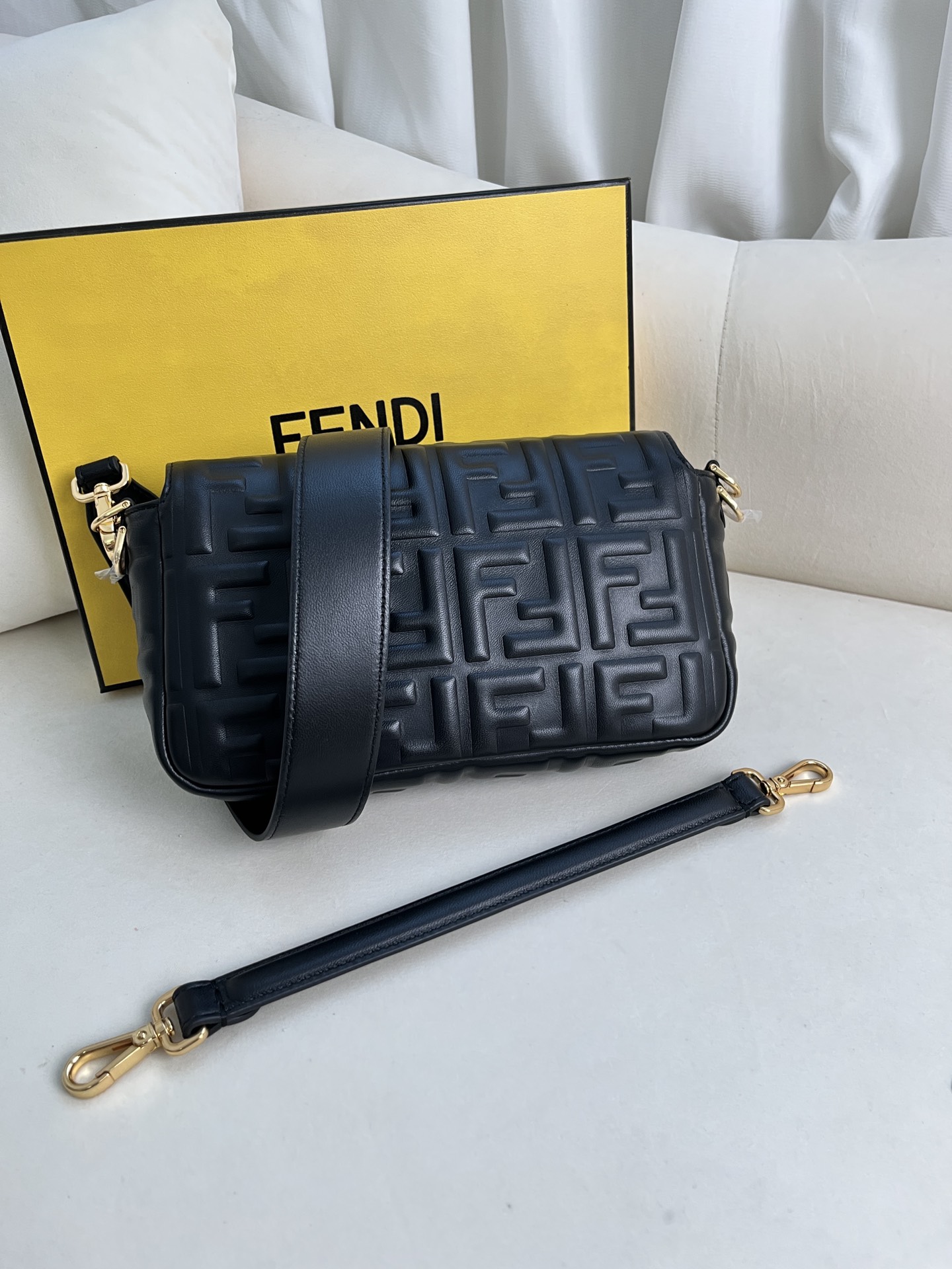 handbags FENDI 211 size:27*15*6cm - vstockx