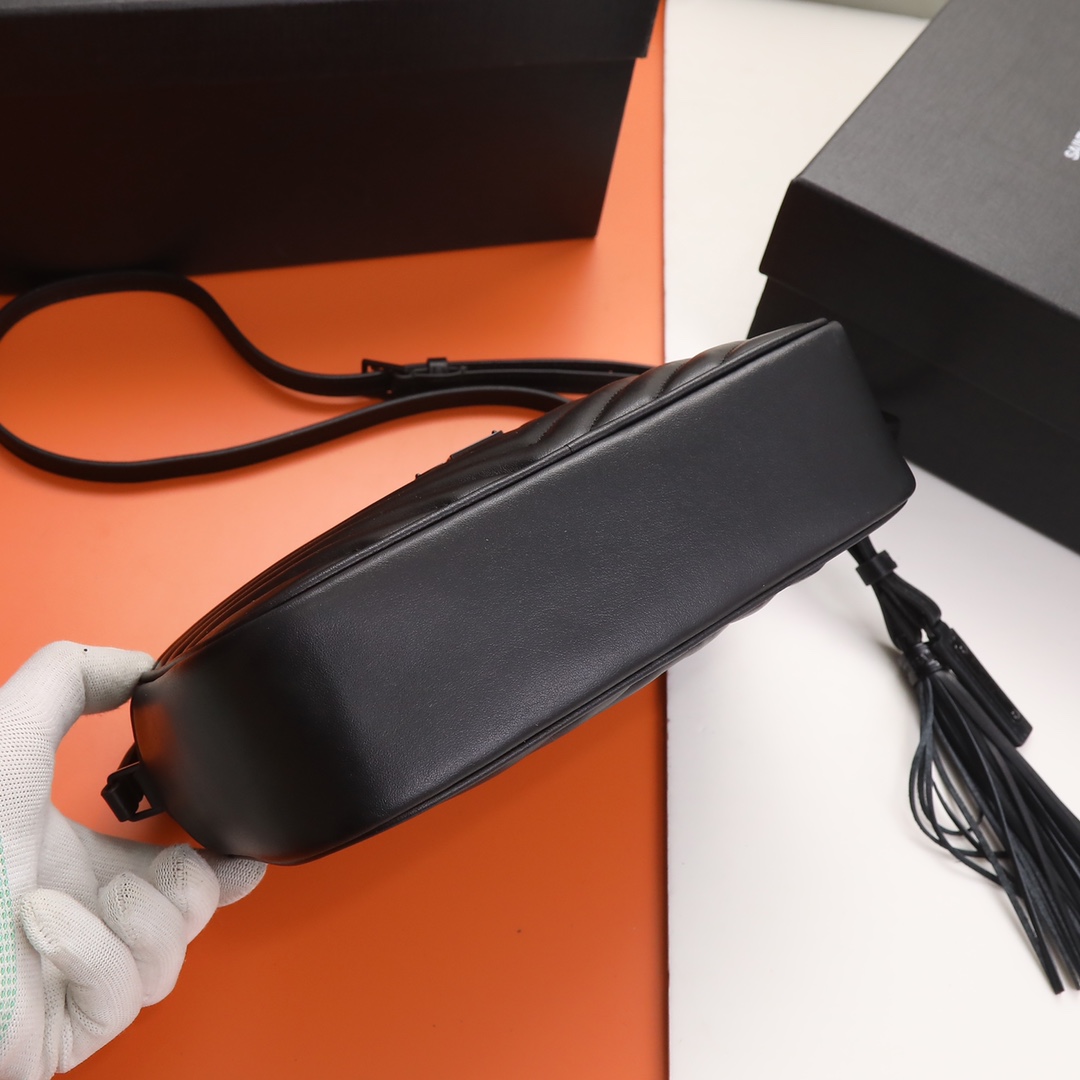 Handbags SAINT LAURENT 520534 size 23x16x6 cm - vstockx