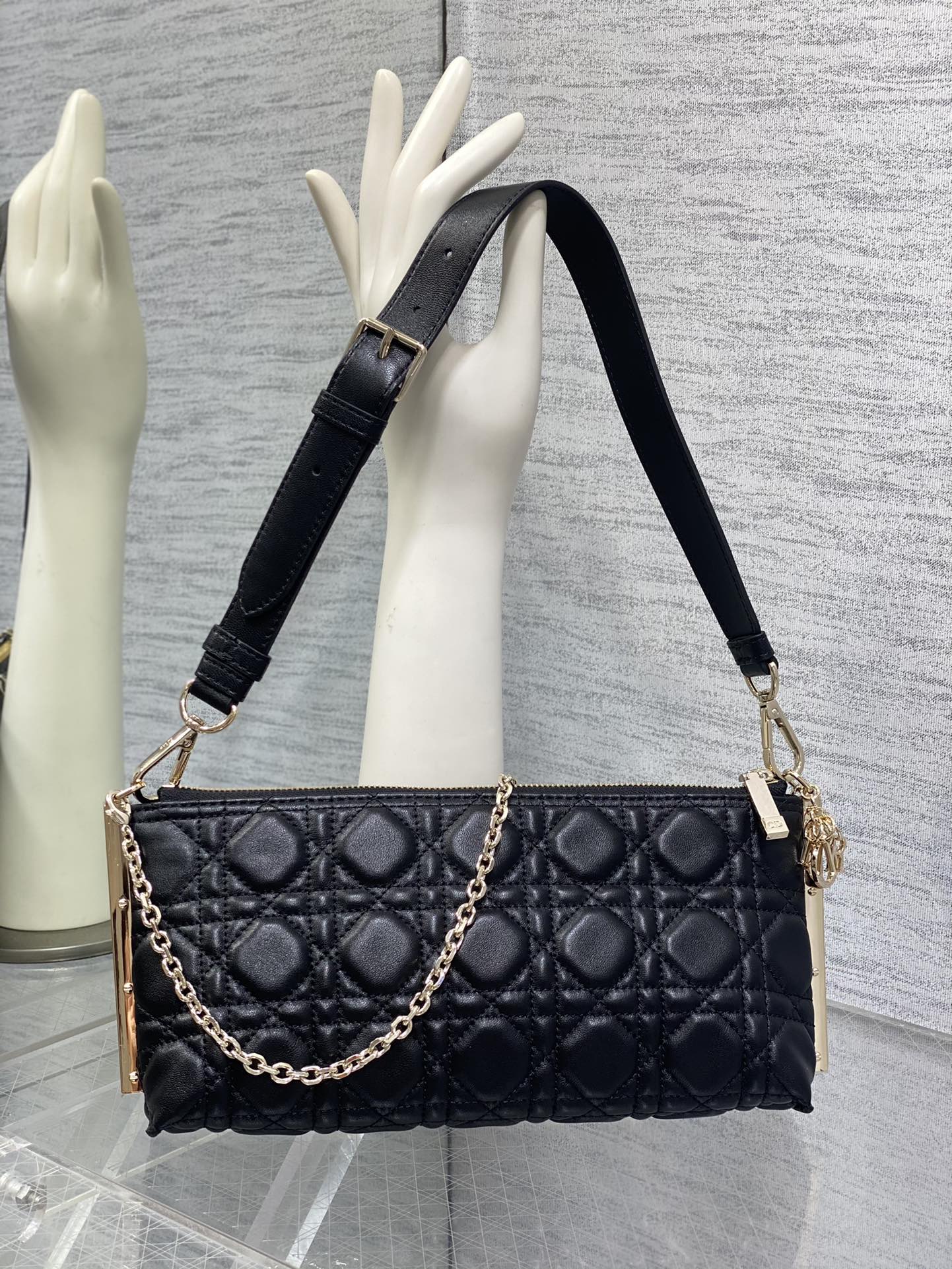 Handbag Dior size 27  12  5 cm - vstockx