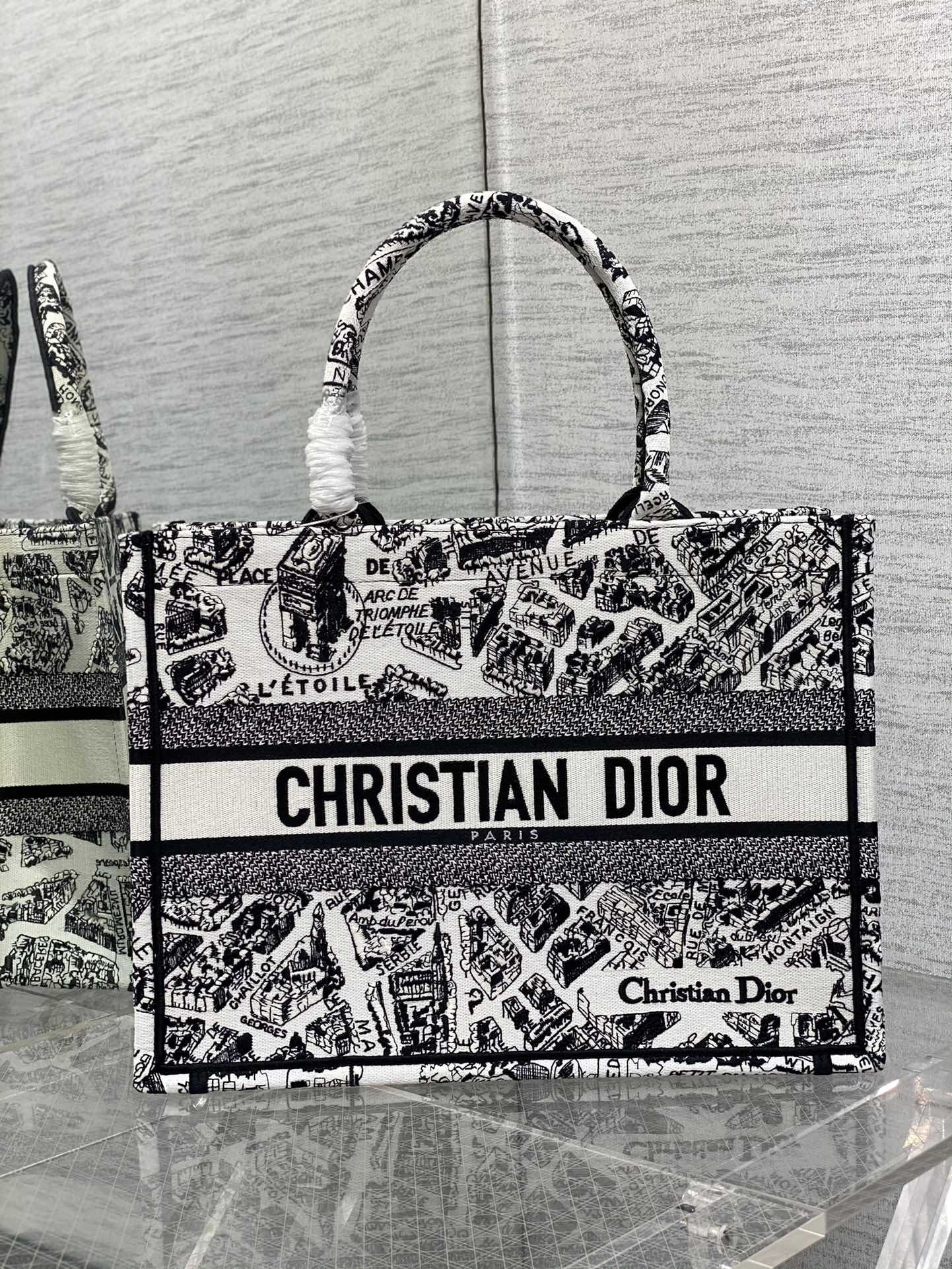 Handbag Dior size 36*18*28 cm - vstockx